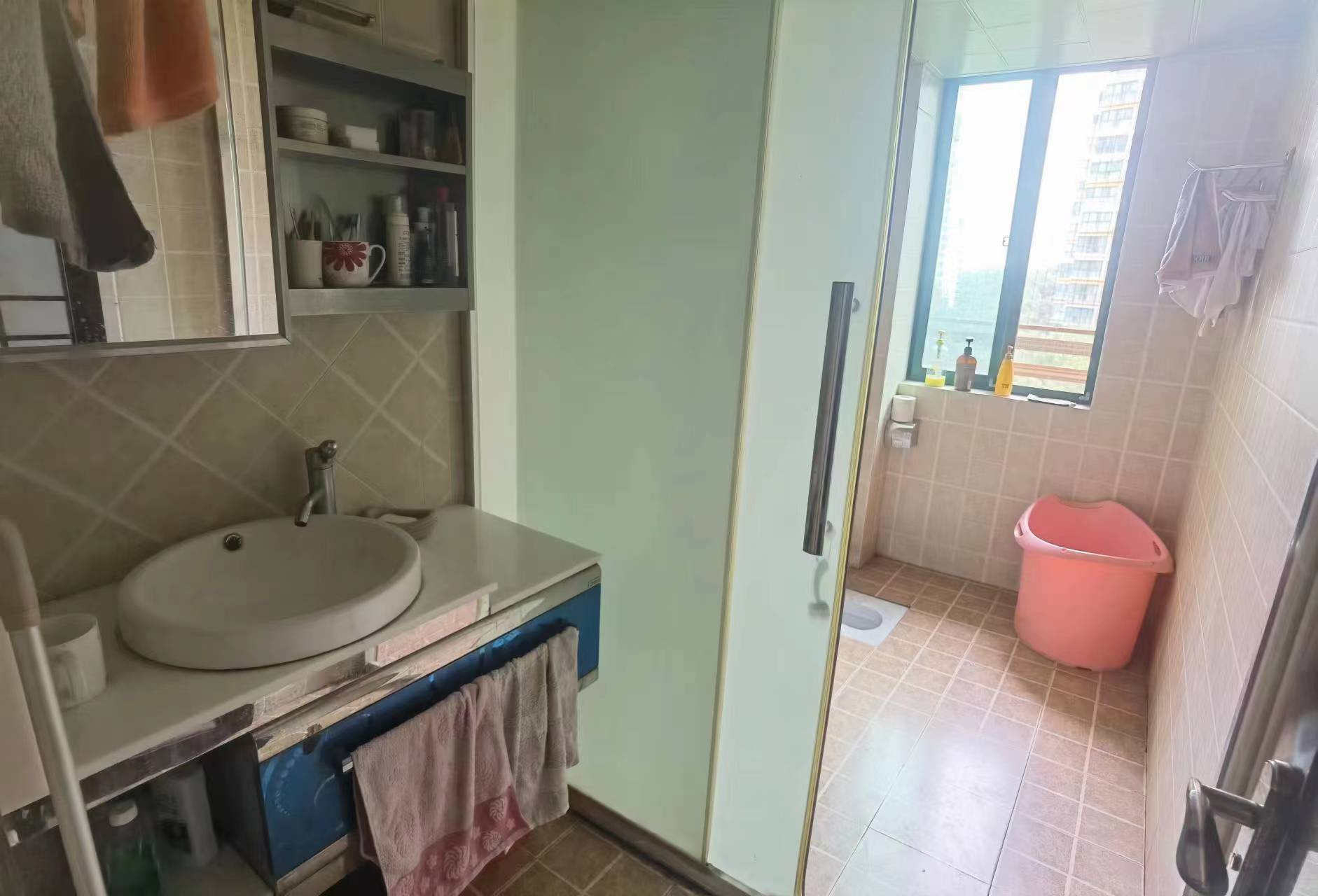 经世皇城 4室2厅2卫 142.0万 经世皇城 4室2厅2卫 142.0万室内图