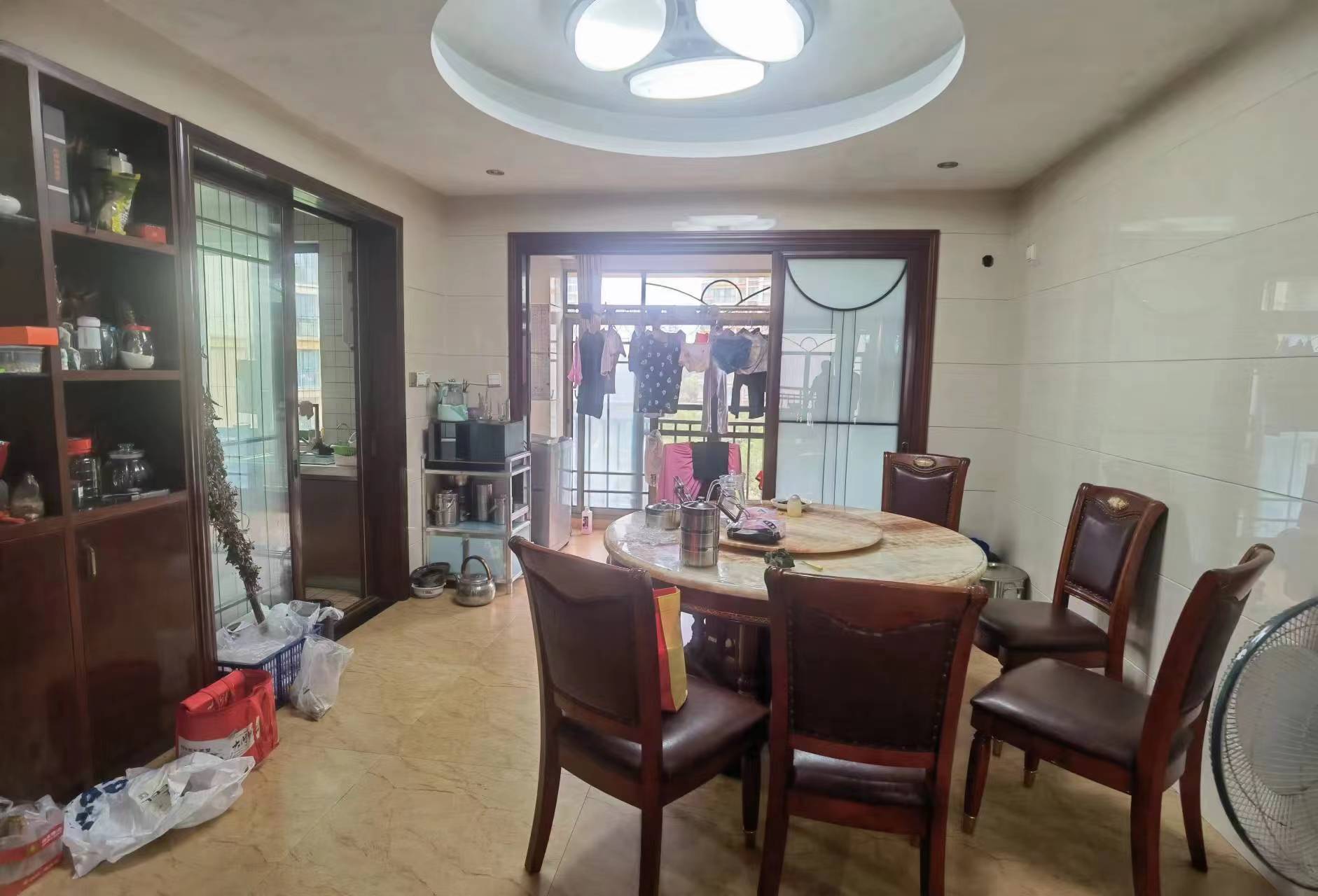 经世皇城 4室2厅2卫 142.0万 经世皇城 4室2厅2卫 142.0万室内图