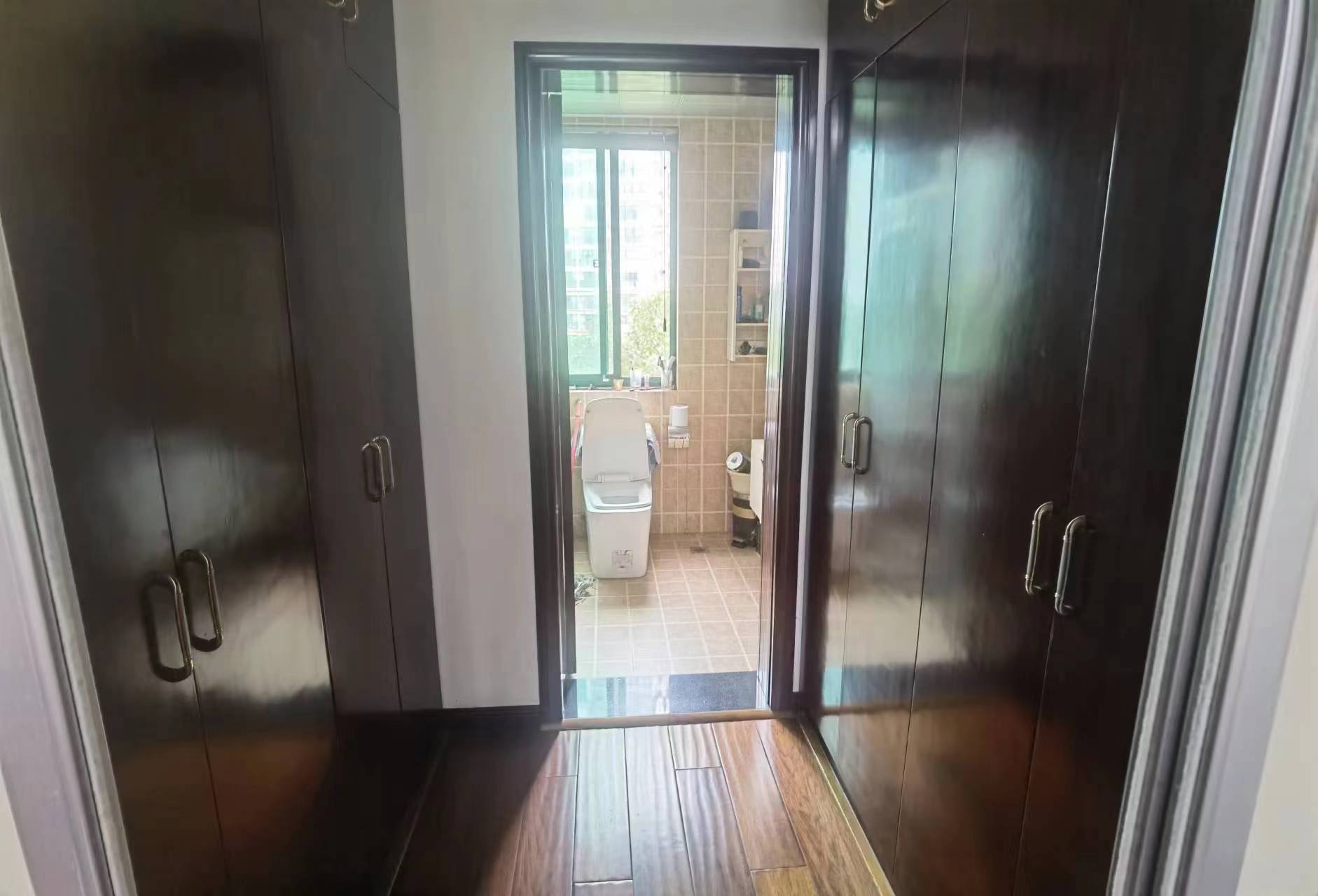 经世皇城 4室2厅2卫 142.0万 经世皇城 4室2厅2卫 142.0万室内图