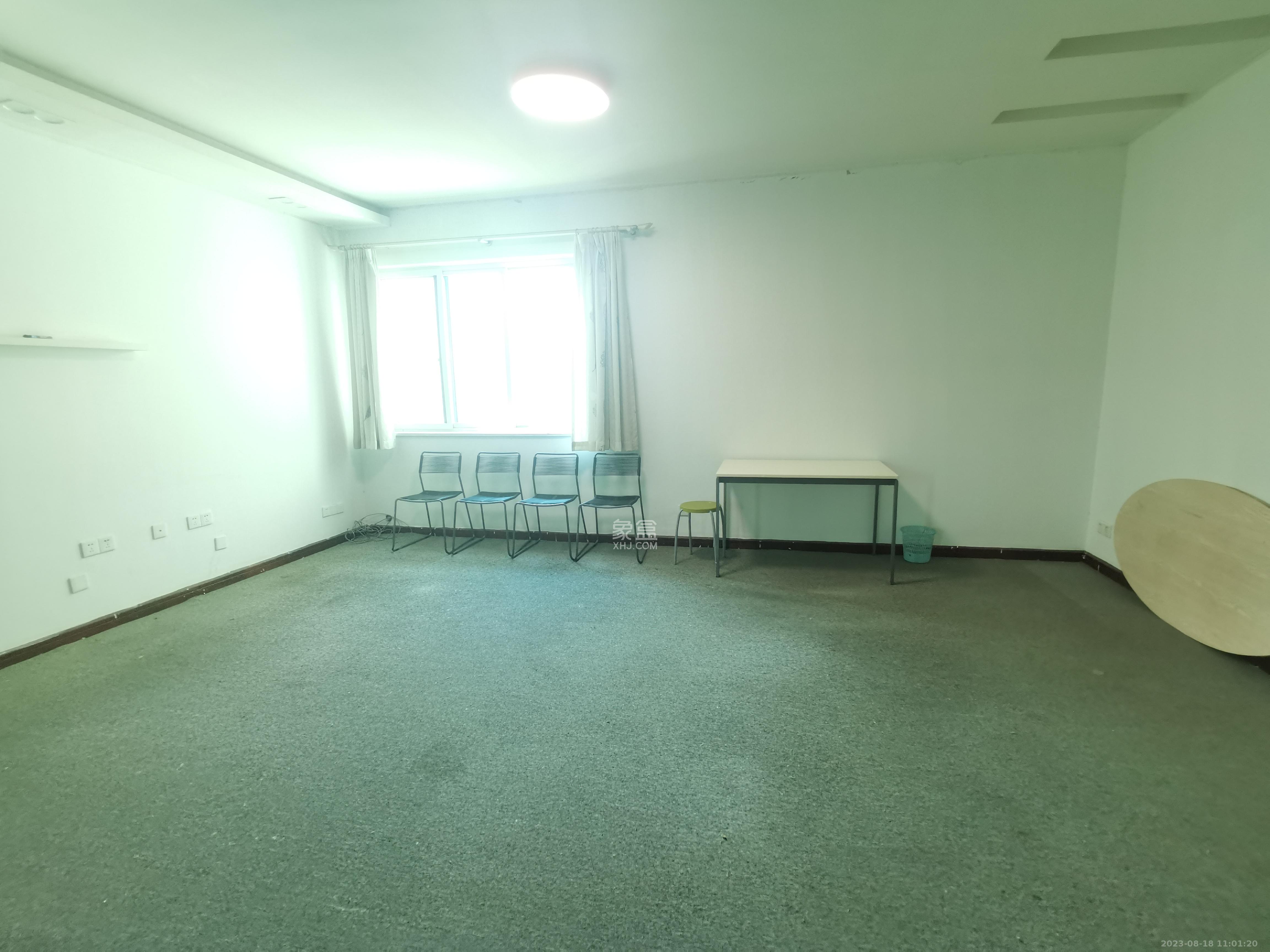 金邮小区  4室2厅1卫   4000.00元/月室内图1
