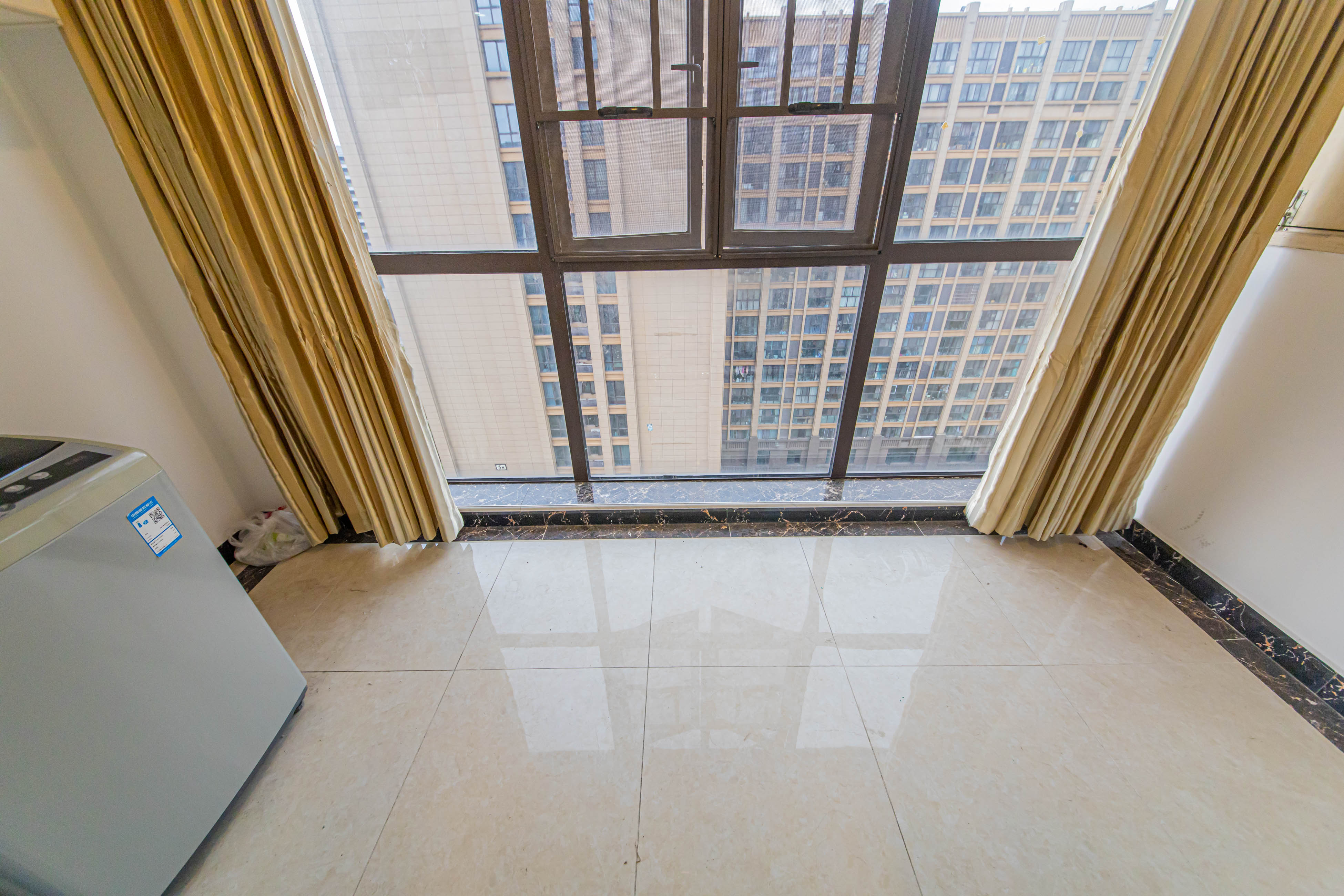 鑫远悦城(鑫远悦时代) 3室2厅1卫 85.00万 鑫远悦城(鑫远悦时代) 3室2厅1卫 85.00万阳台