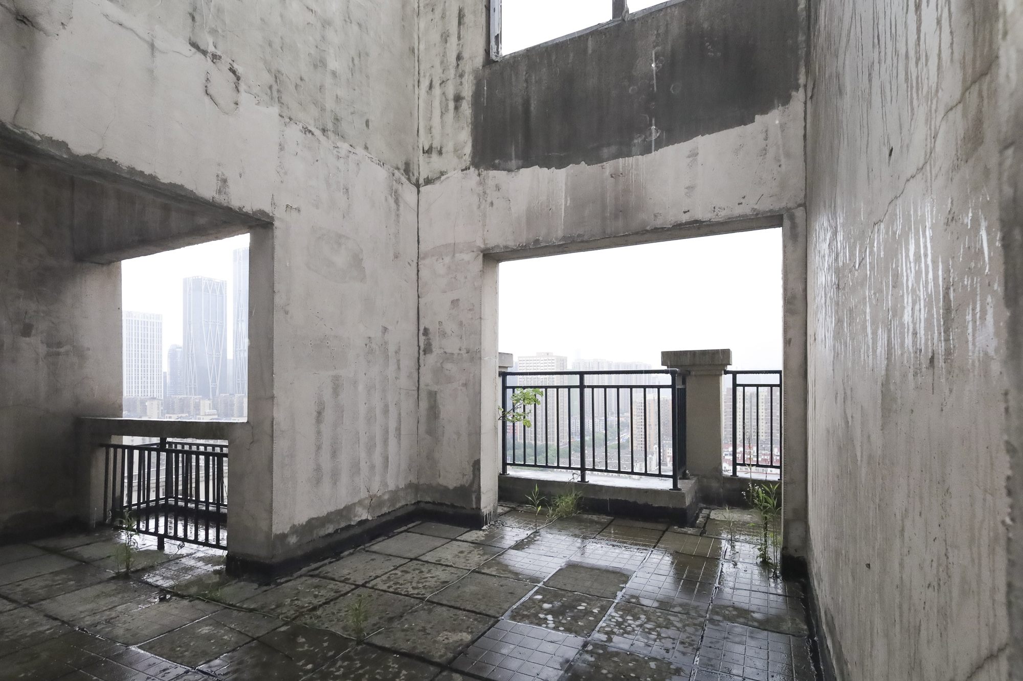 阳光丽城一期  5室3厅2卫   240.00万阳台