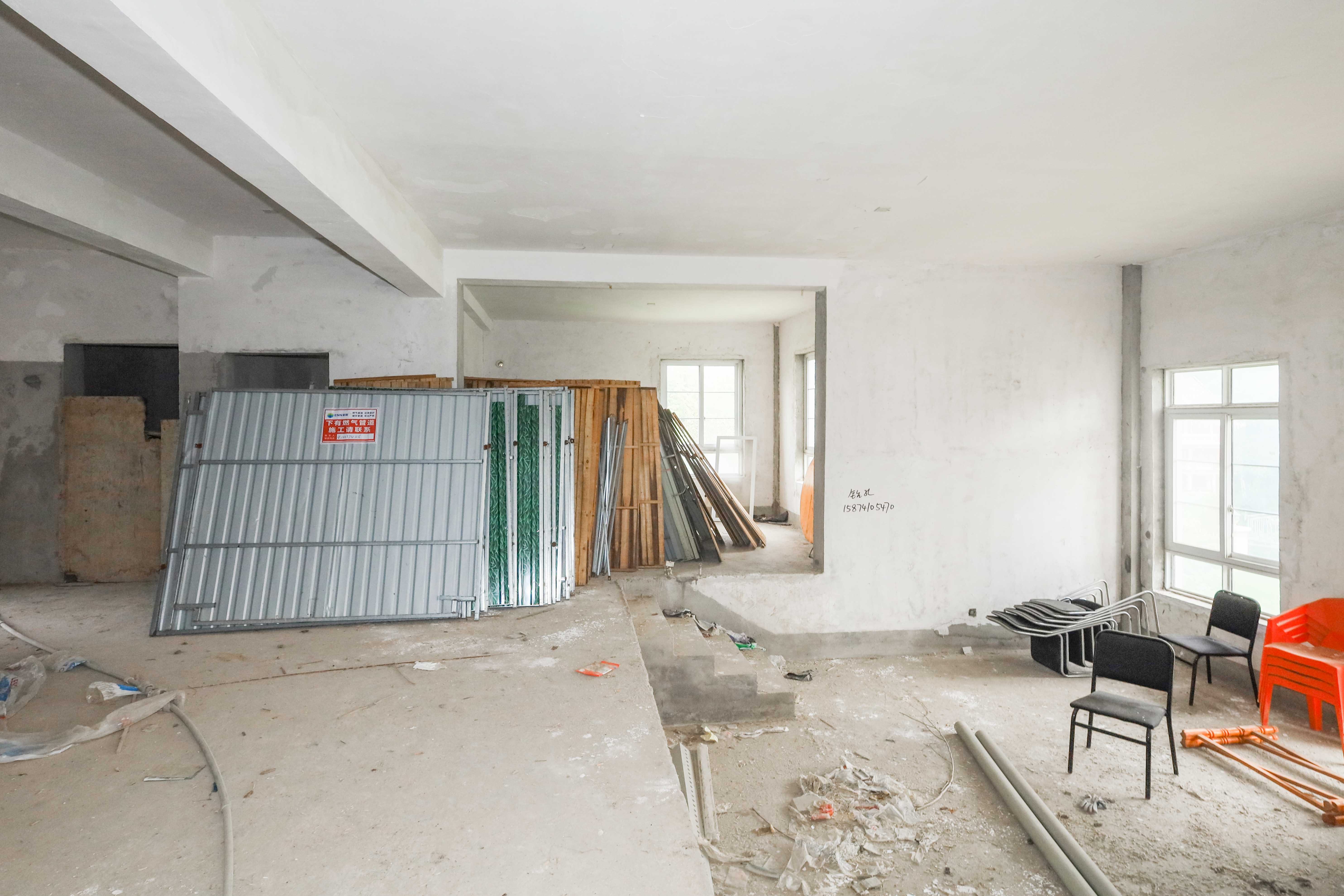 山水英伦 7室2厅4卫 1060.0万 山水英伦 7室2厅4卫 1060.0万客厅