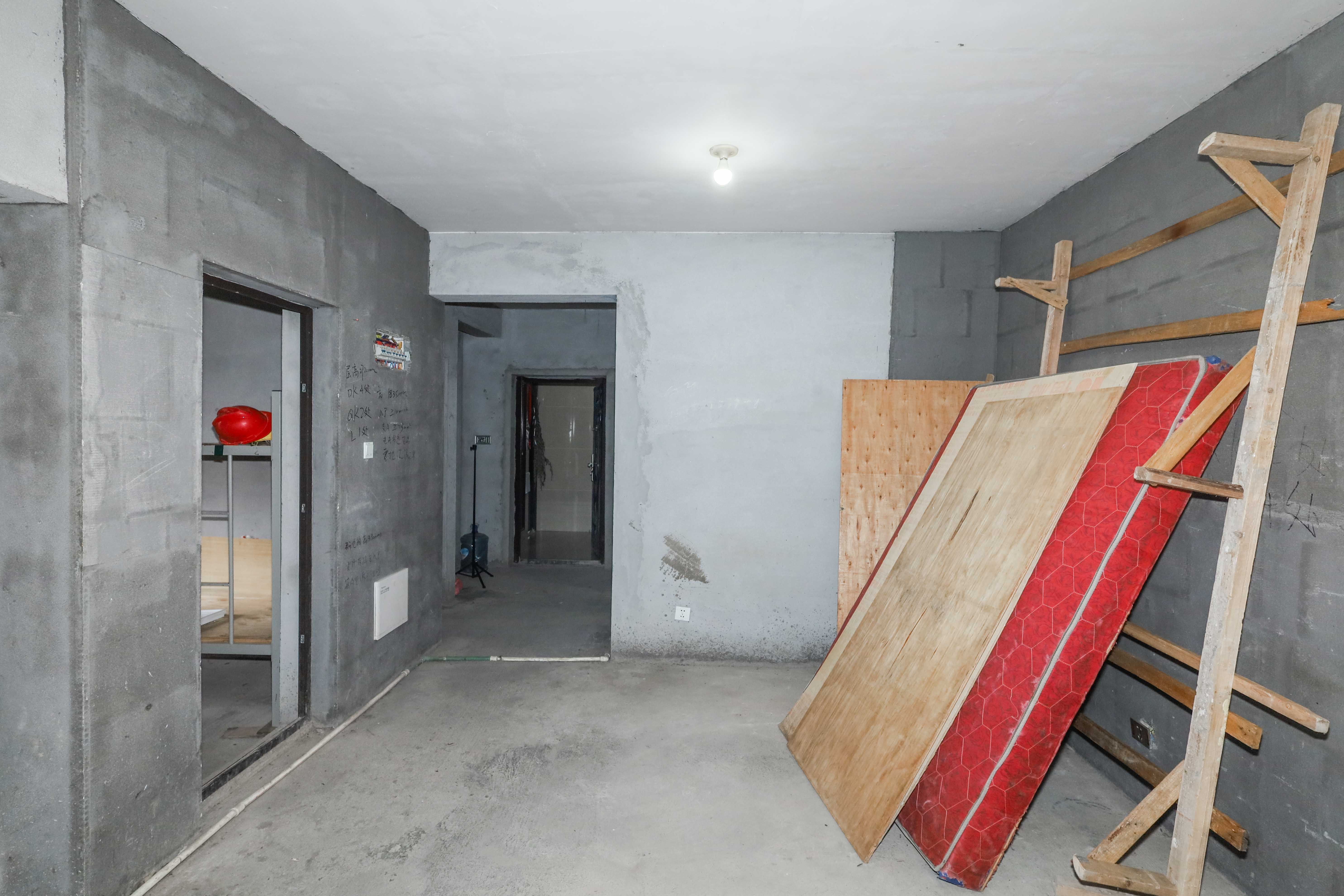 中国铁建梅溪青秀二期  3室2厅2卫   150.00万客厅