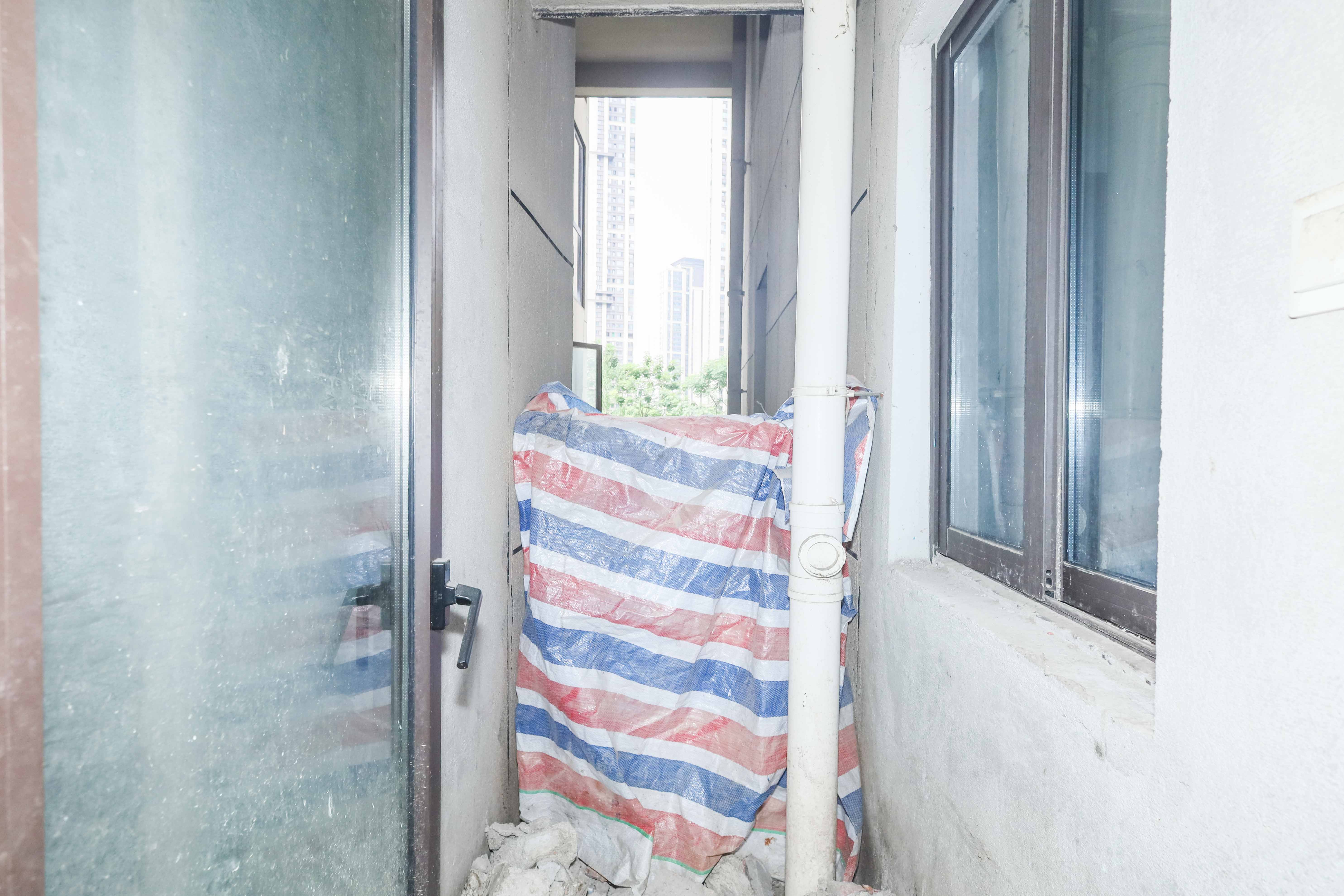 中国铁建梅溪青秀二期  3室2厅2卫   150.00万阳台