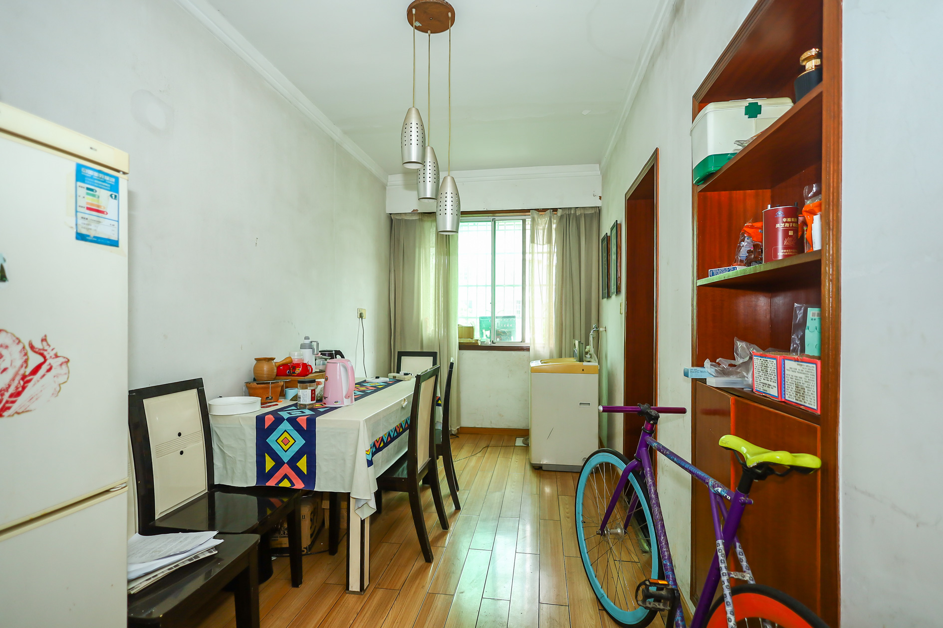 中南汽车世界  2室2厅1卫    35.0万 中南汽车世界  2室2厅1卫    35.0万客厅