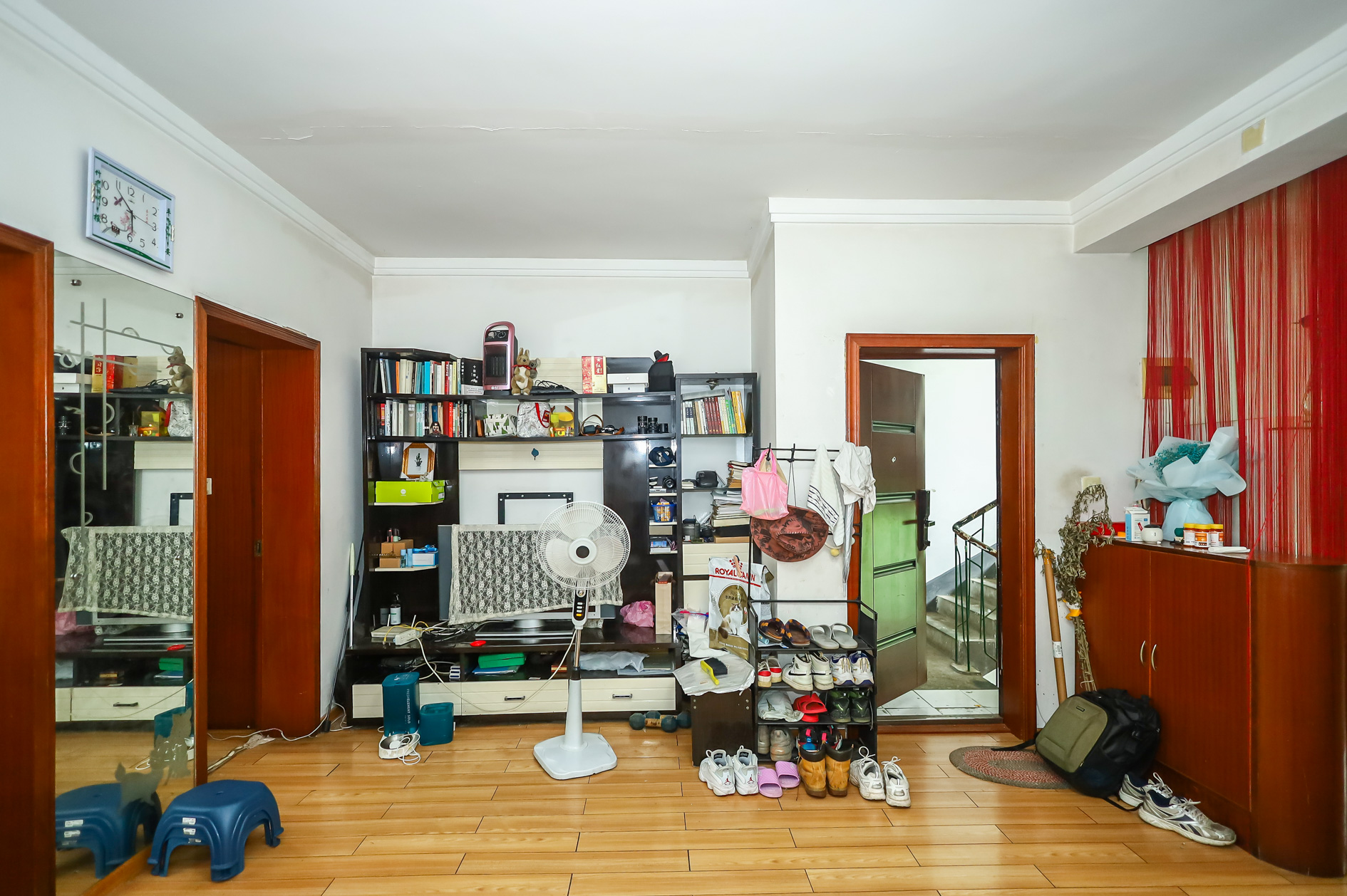 中南汽车世界  2室2厅1卫    35.0万 中南汽车世界  2室2厅1卫    35.0万客厅