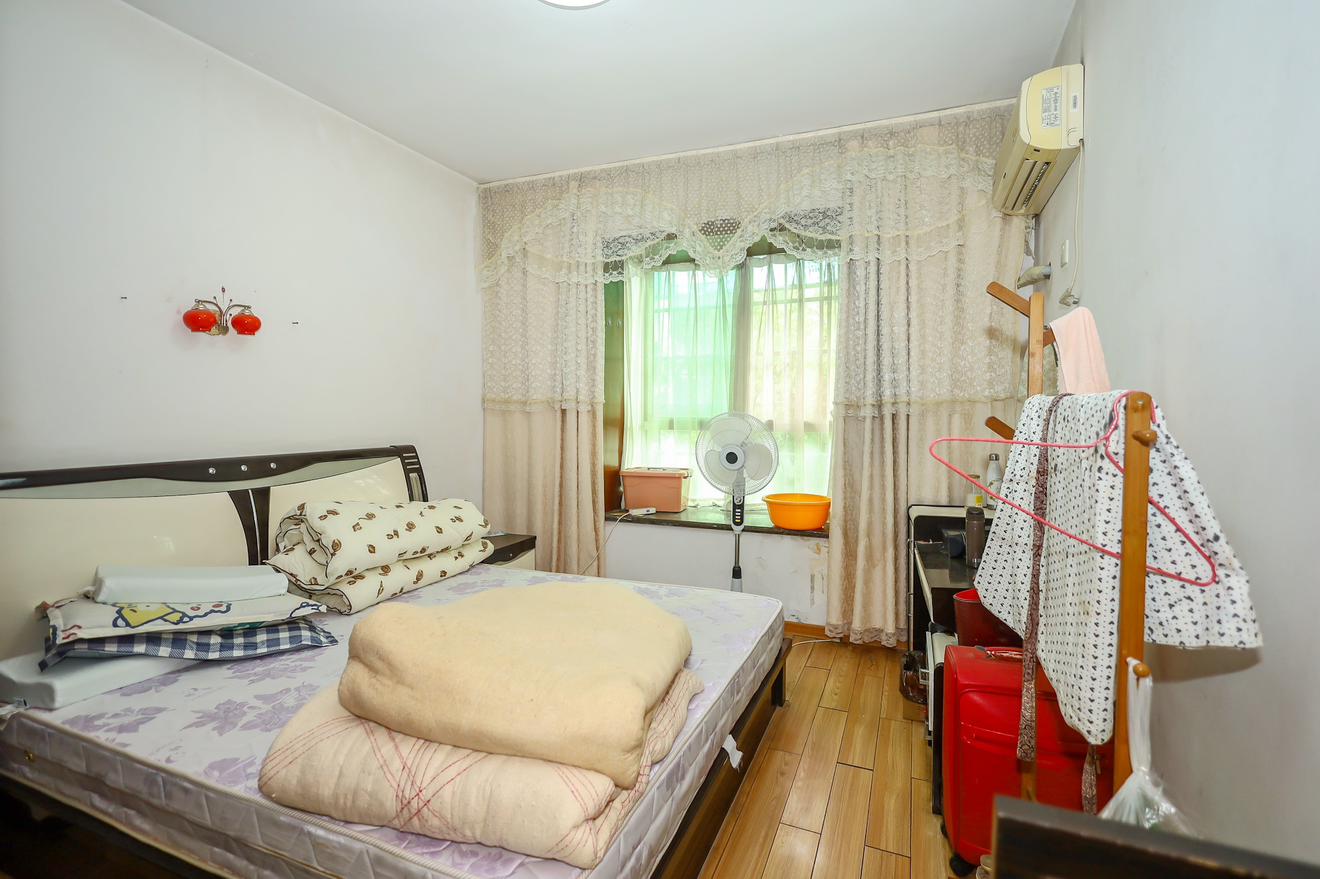 中南汽车世界  2室2厅1卫    35.0万 中南汽车世界  2室2厅1卫    35.0万卧室