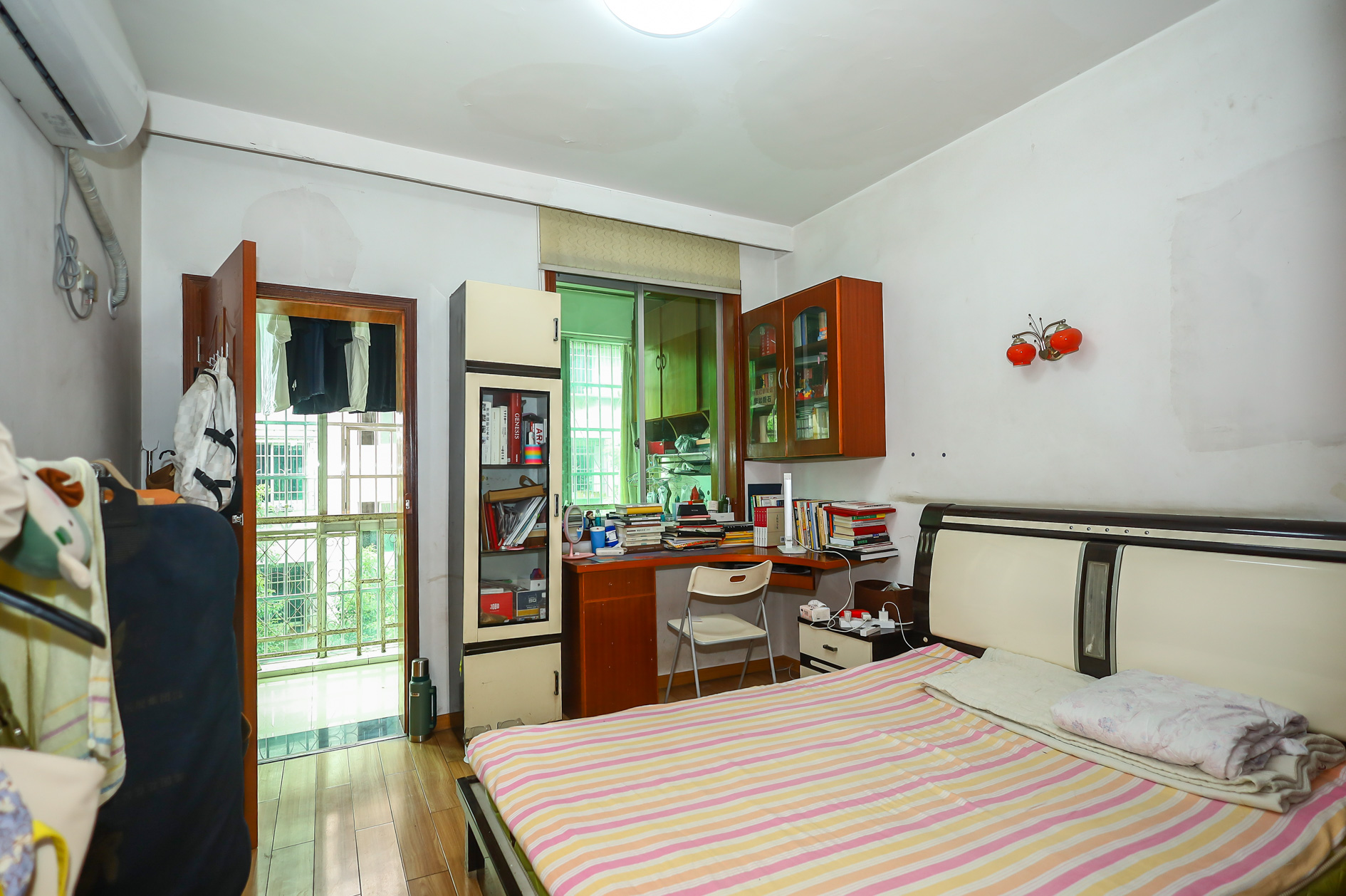 中南汽车世界  2室2厅1卫    35.0万 中南汽车世界  2室2厅1卫    35.0万卧室