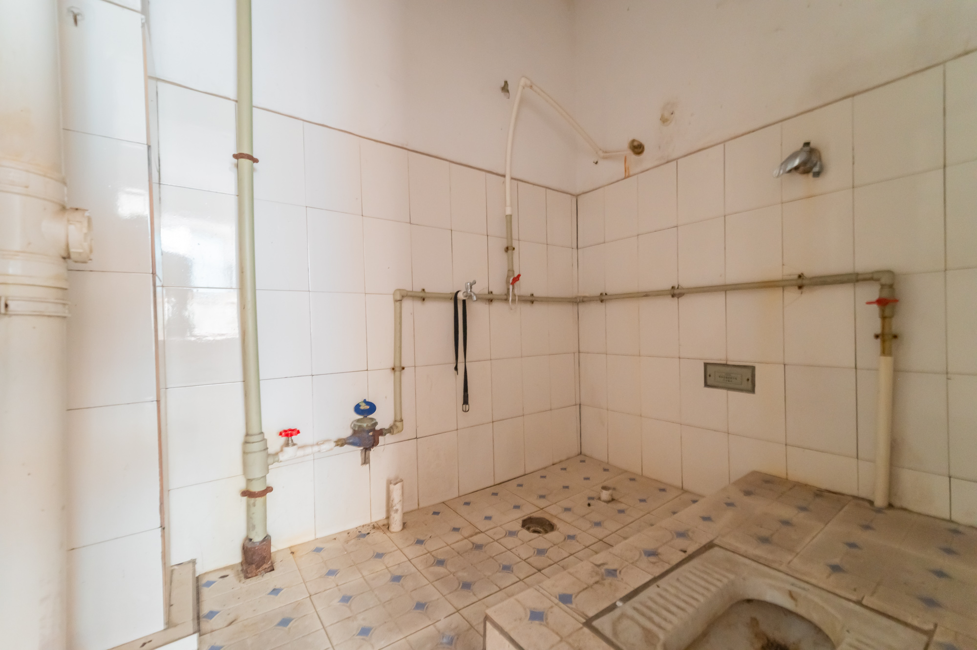 金岸教师公寓  4室2厅2卫    65.0万 金岸教师公寓  4室2厅2卫    65.0万卫生间