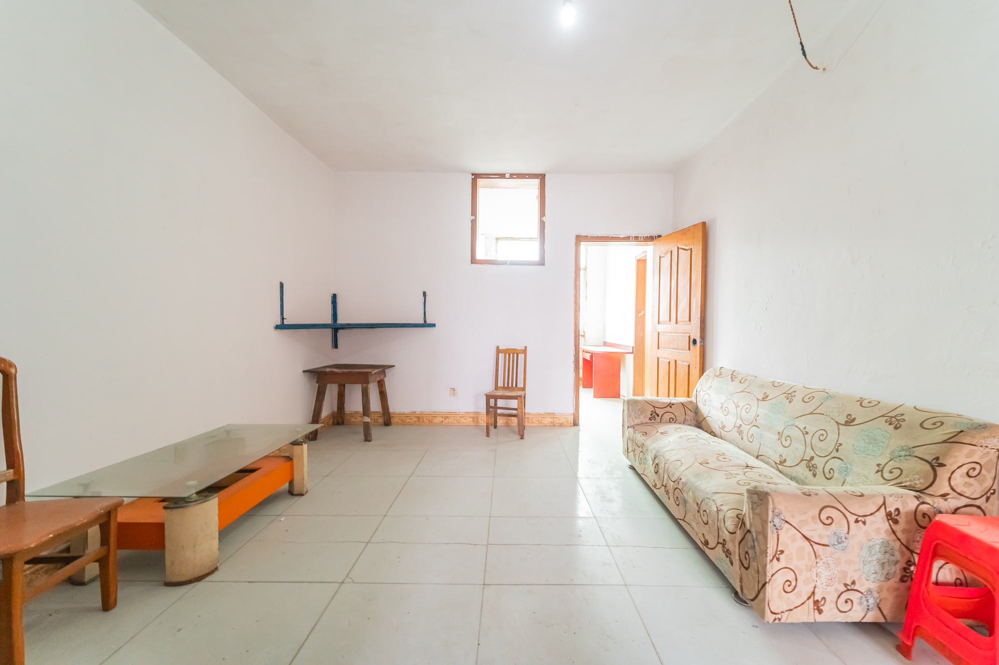 灰埠小区(灰埠社区)  13室2厅1卫    205.0万 灰埠小区(灰埠社区)  13室2厅1卫    205.0万客厅