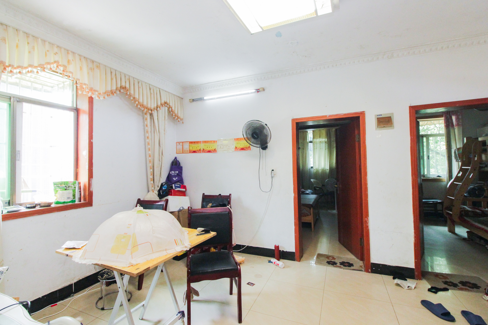 中建五局信和苑三区  2室1厅1卫    41.8万客厅