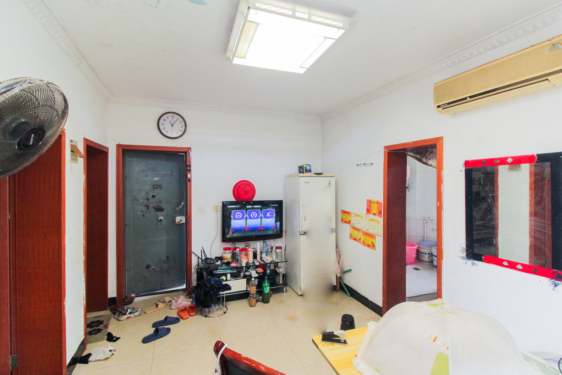 中建五局信和苑三区  2室1厅1卫    41.8万客厅