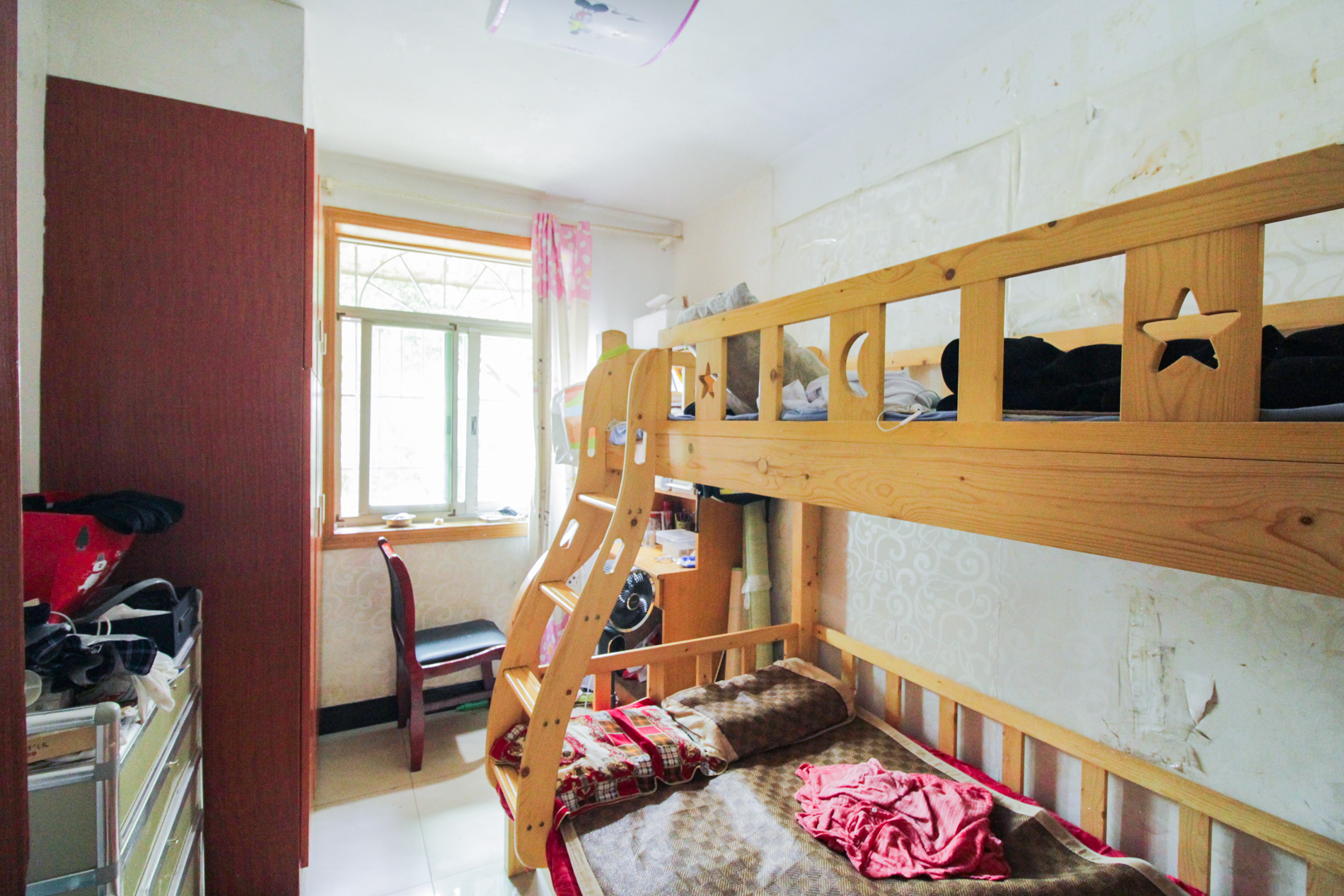 中建五局信和苑三区  2室1厅1卫    41.8万卧室