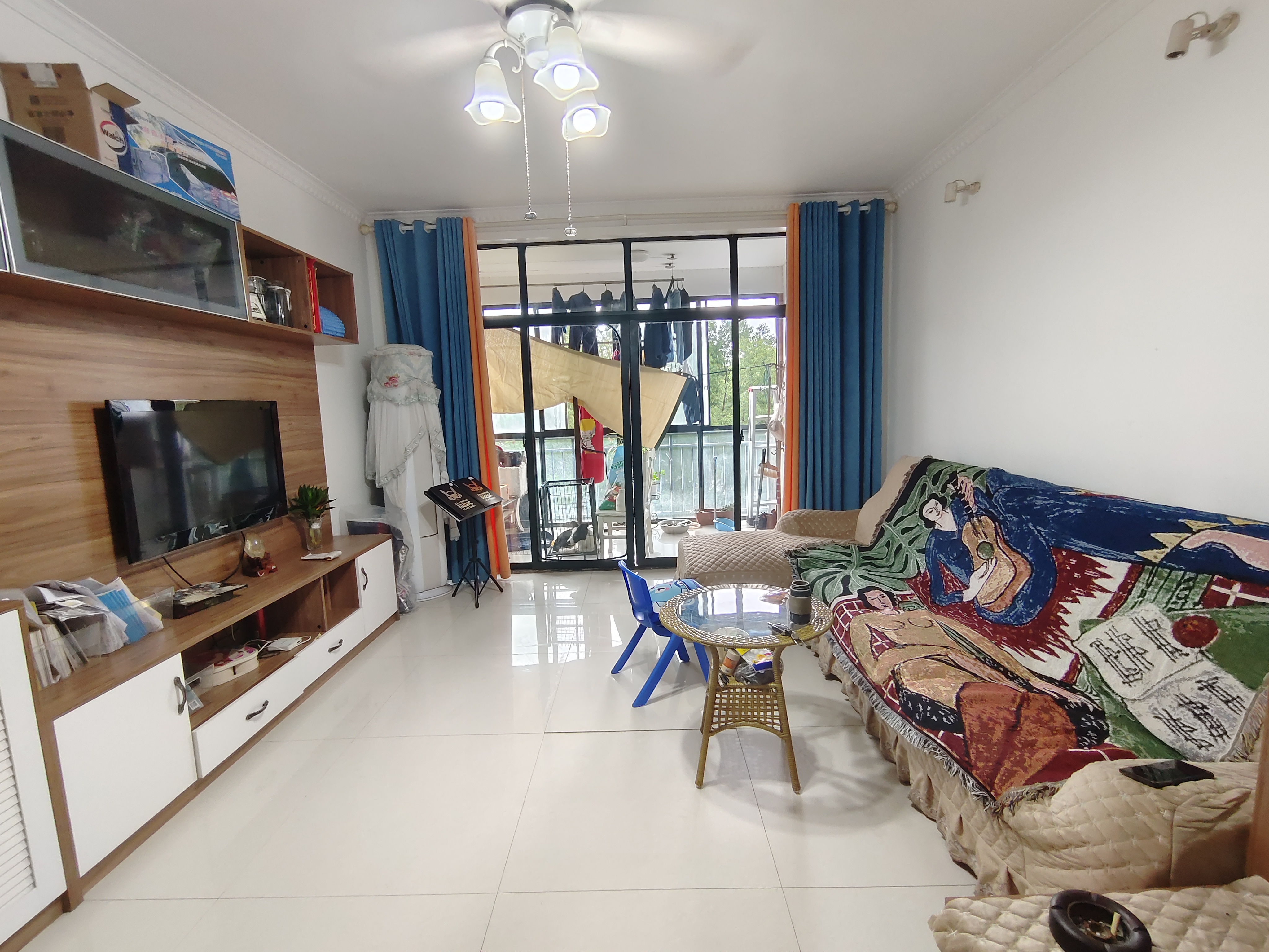 霞光山庄南苑 2室2厅1卫 50.8万 霞光山庄南苑 2室2厅1卫 50.8万客厅