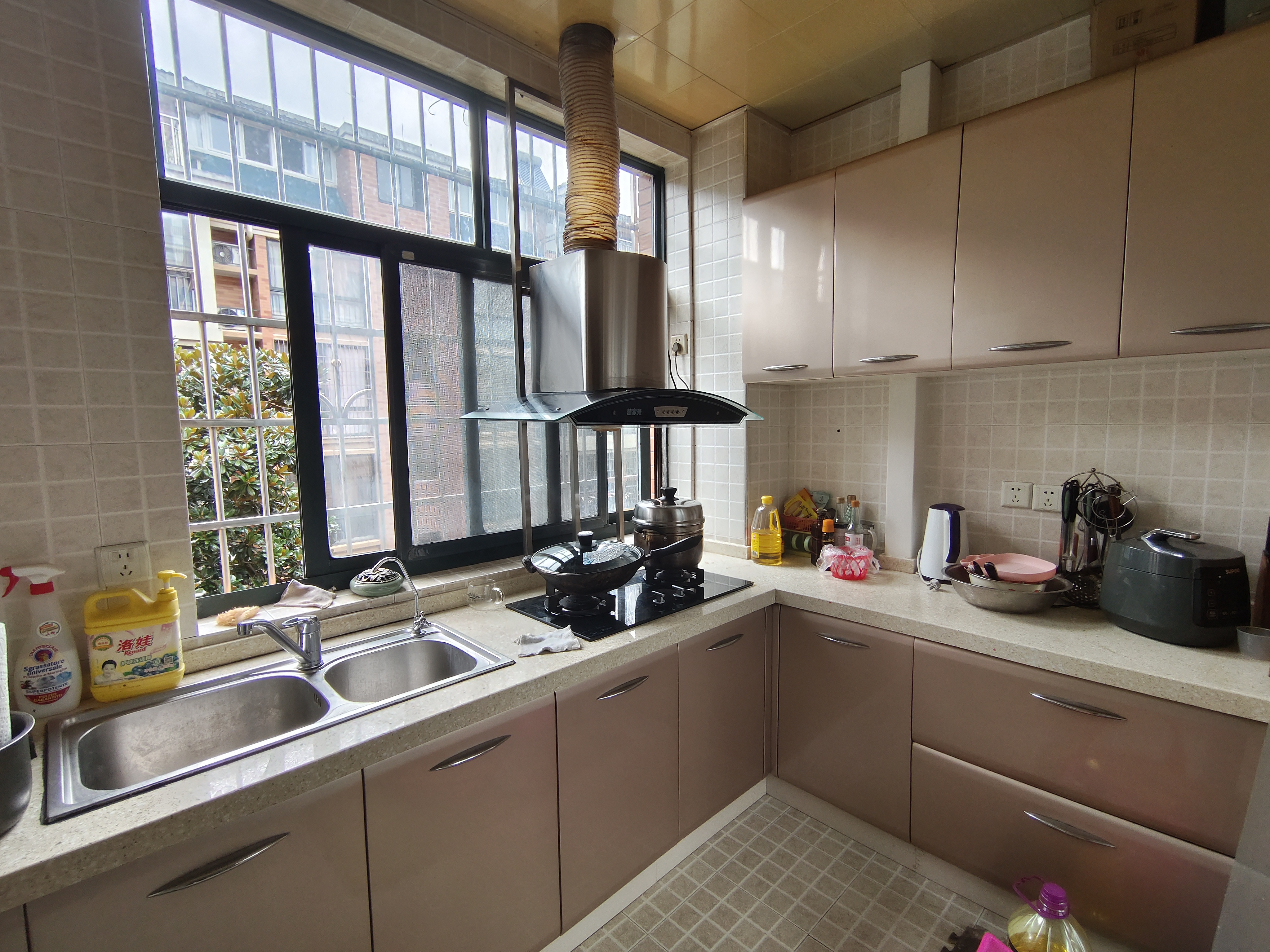 霞光山庄南苑 2室2厅1卫 50.8万 霞光山庄南苑 2室2厅1卫 50.8万客厅