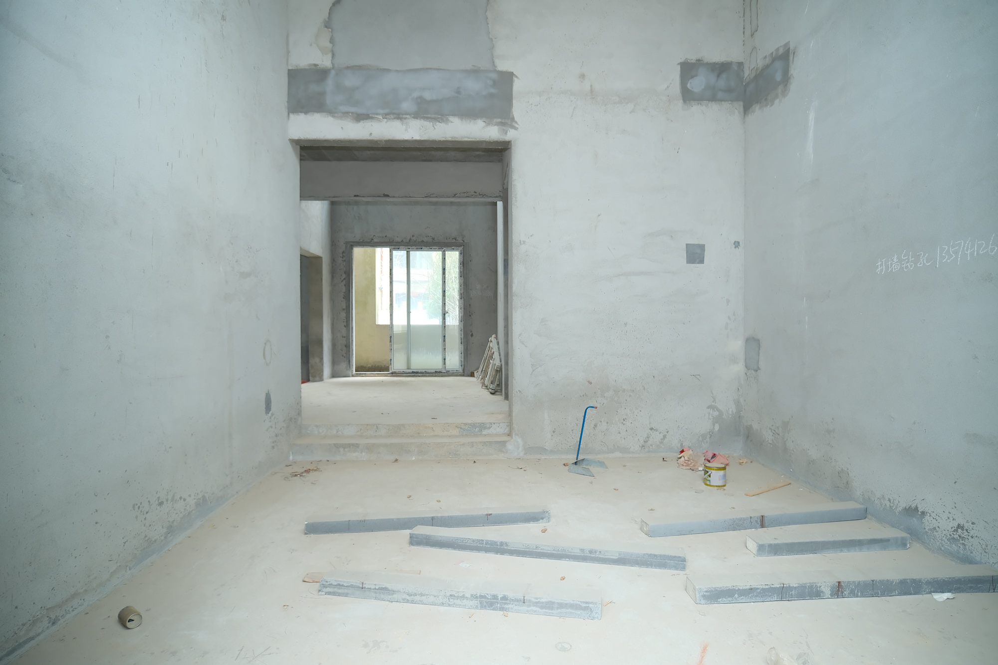 保利香槟国际 4室3厅3卫 270.0万 保利香槟国际 4室3厅3卫 270.0万客厅