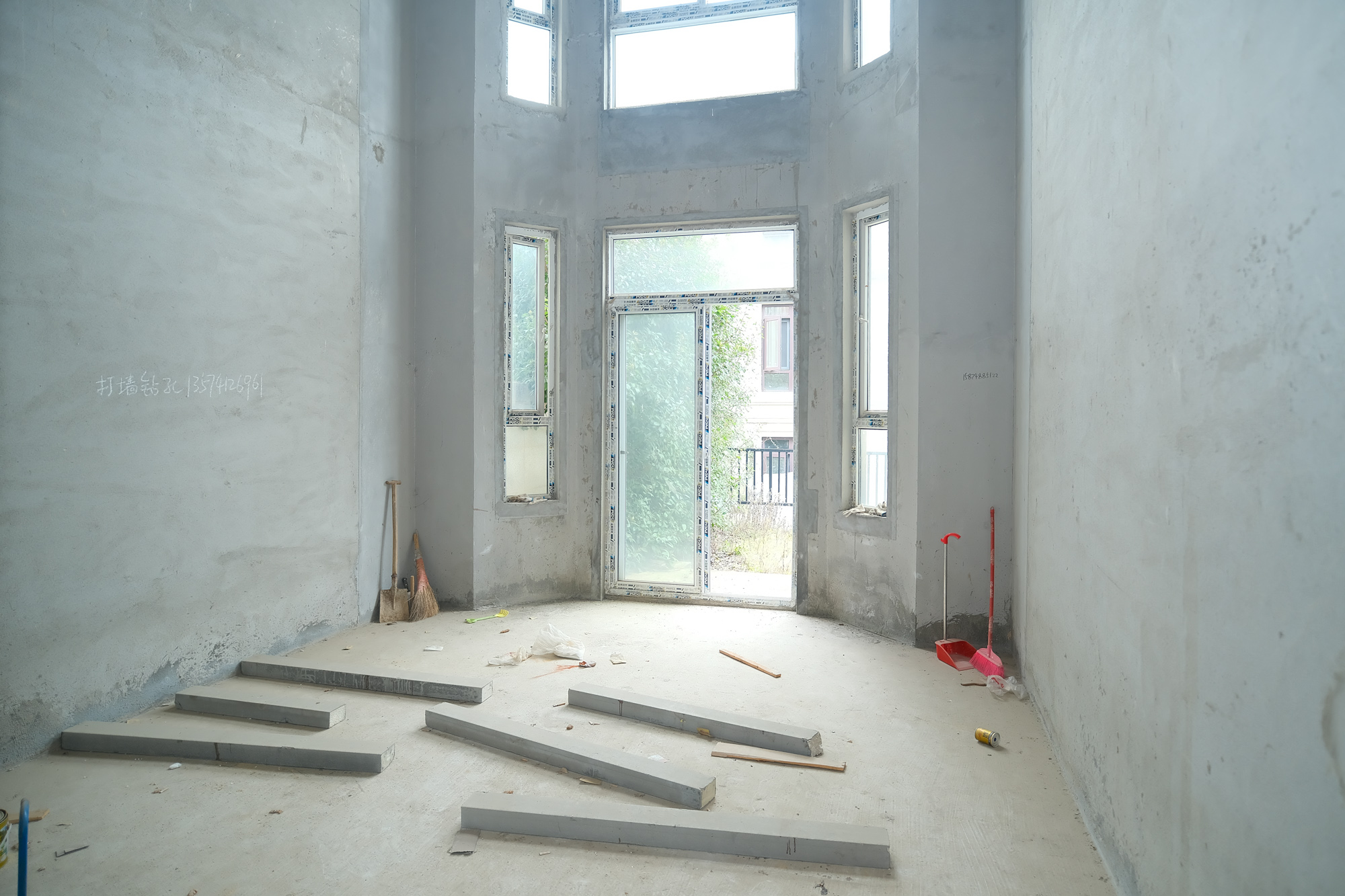 保利香槟国际 4室3厅3卫 270.0万 保利香槟国际 4室3厅3卫 270.0万客厅