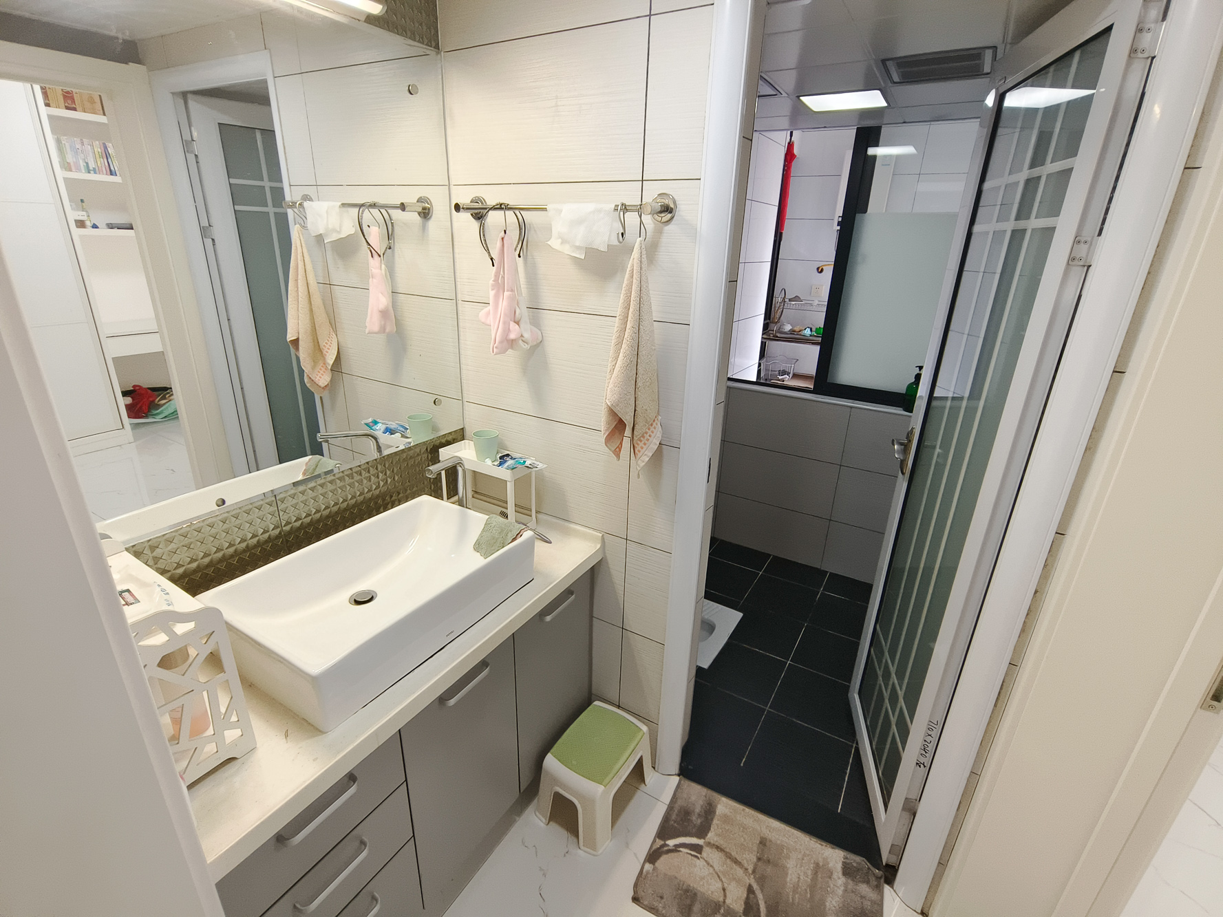 三一街区  2室2厅1卫   63.00万卫生间