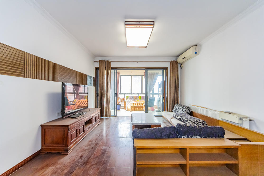 滨江君悦香邸  5室2厅2卫    176.0万