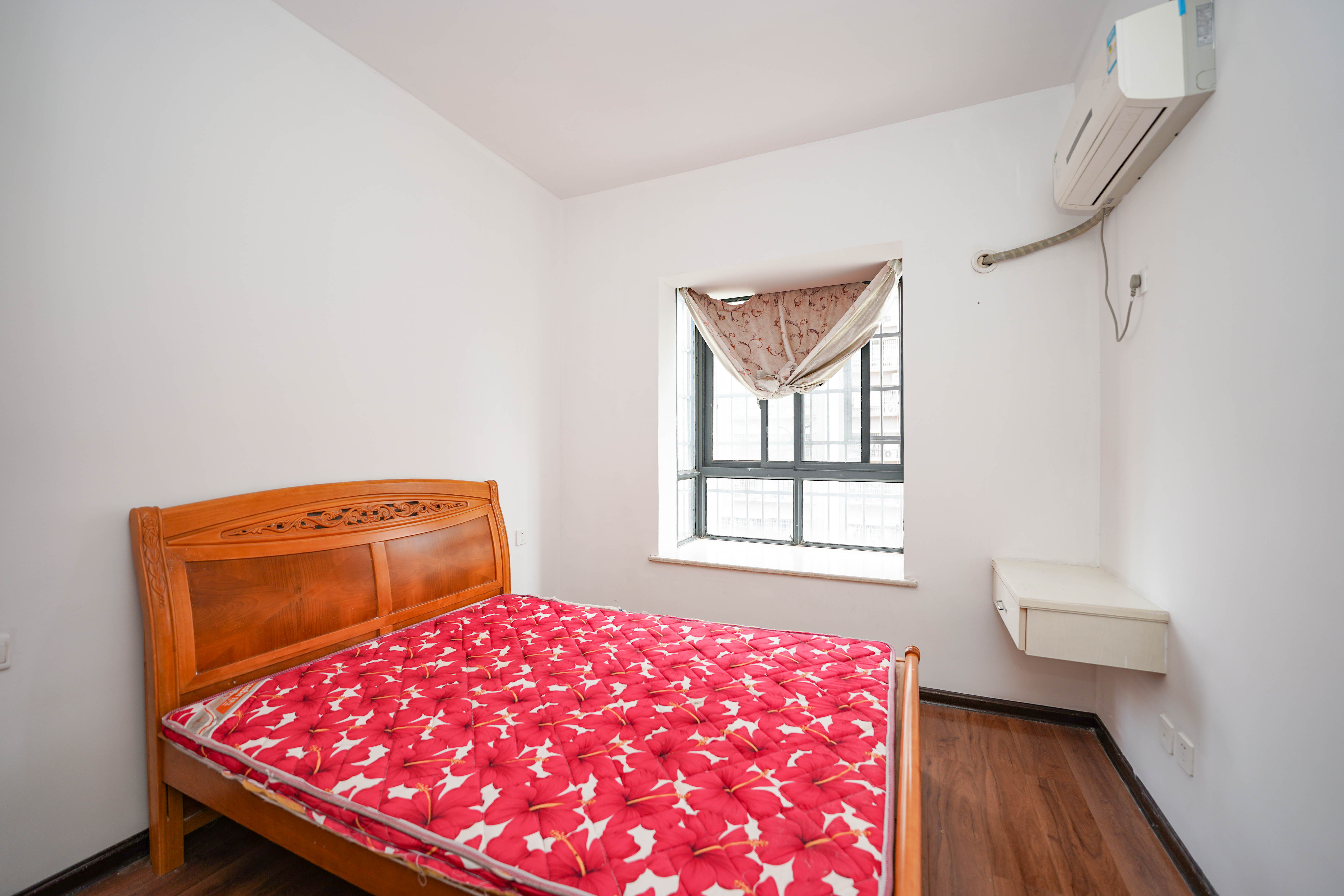 世纪桃花苑 3室2厅2卫 103.9万 世纪桃花苑 3室2厅2卫 103.9万卧室