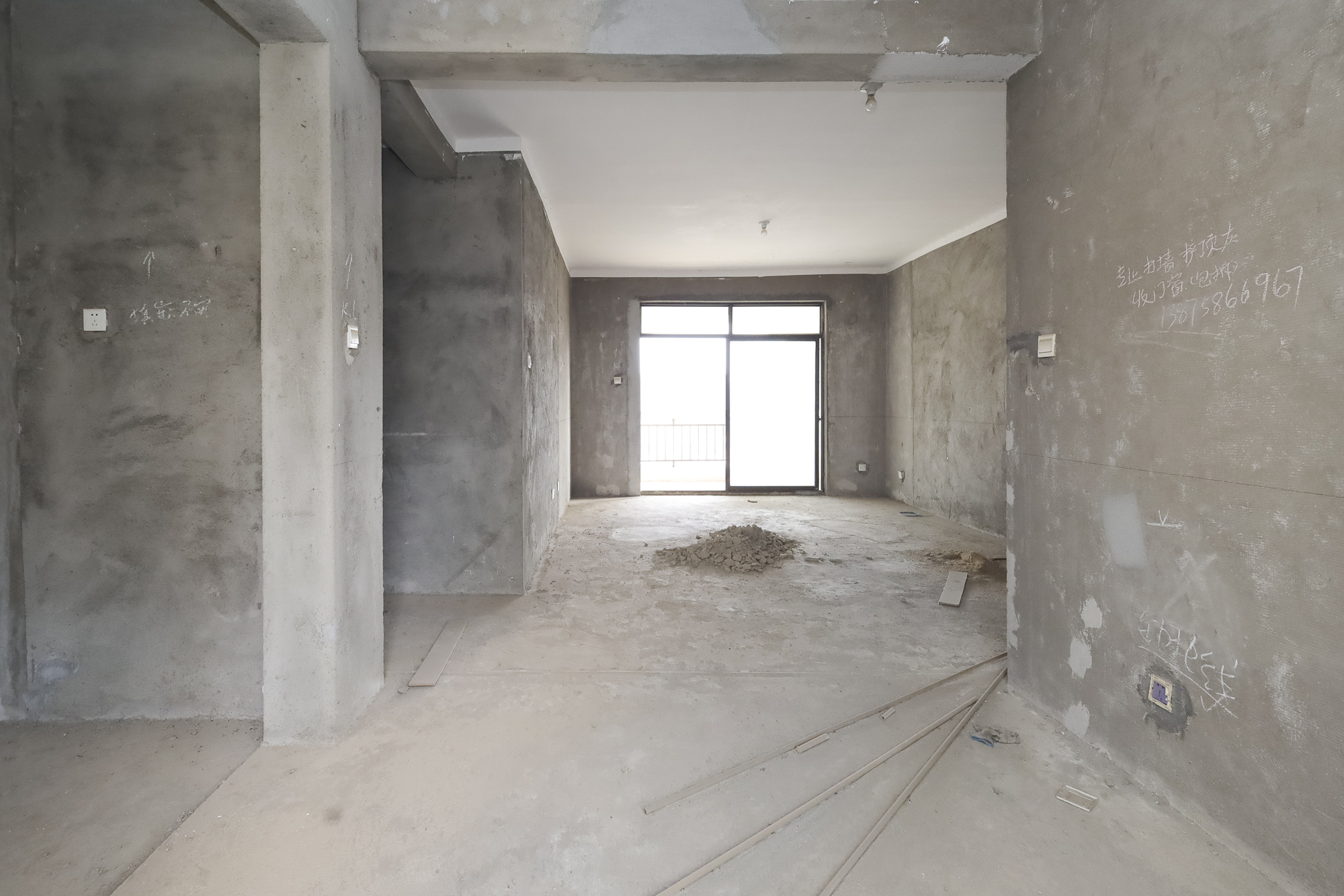 阳光丽城一期 4室2厅2卫 135.0万 阳光丽城一期 4室2厅2卫 135.0万客厅