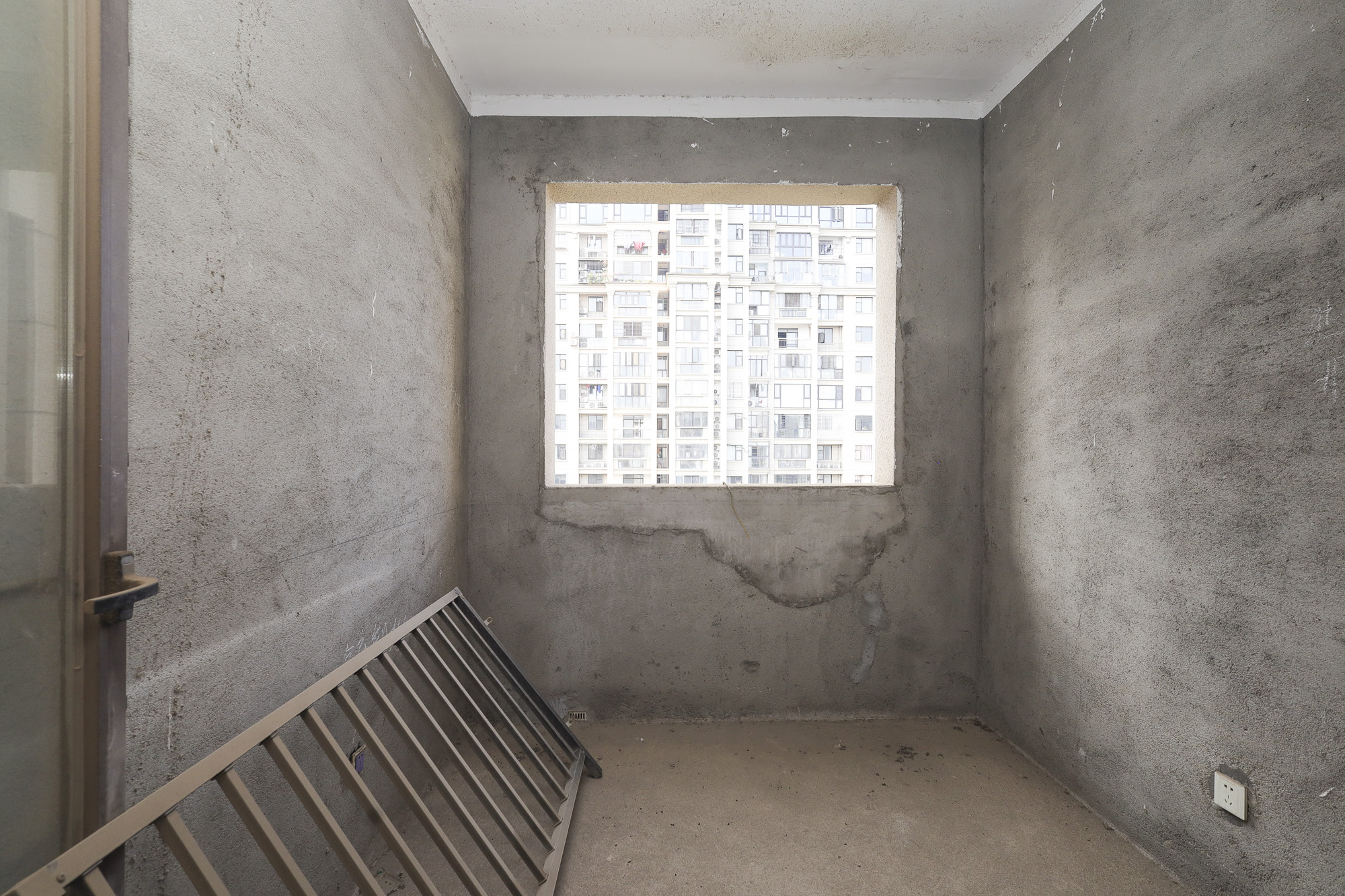 阳光丽城一期 4室2厅2卫 135.0万 阳光丽城一期 4室2厅2卫 135.0万卧室