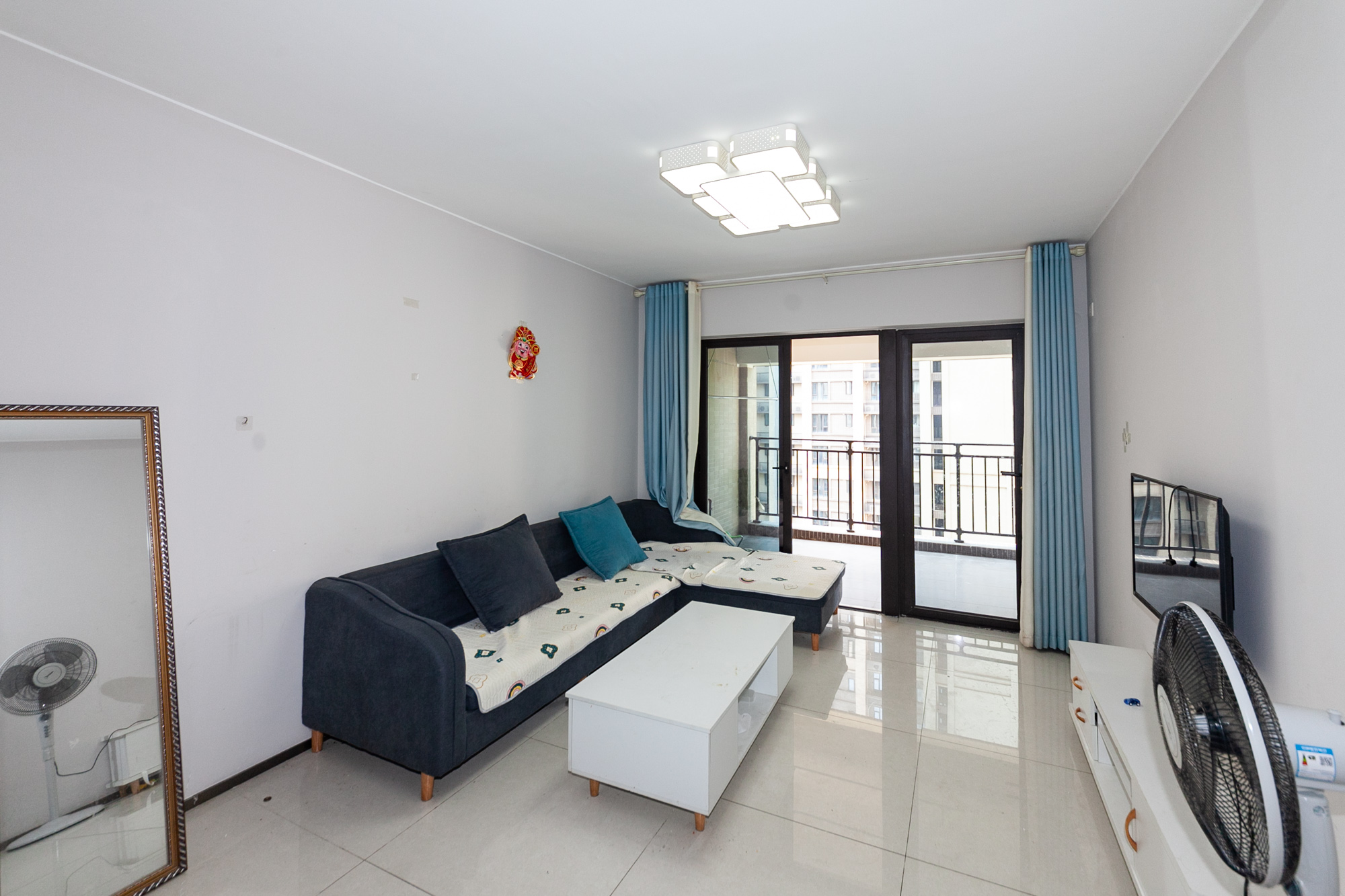 时代倾城二期 2室2厅1卫 81.00万 时代倾城二期 2室2厅1卫 81.00万客厅