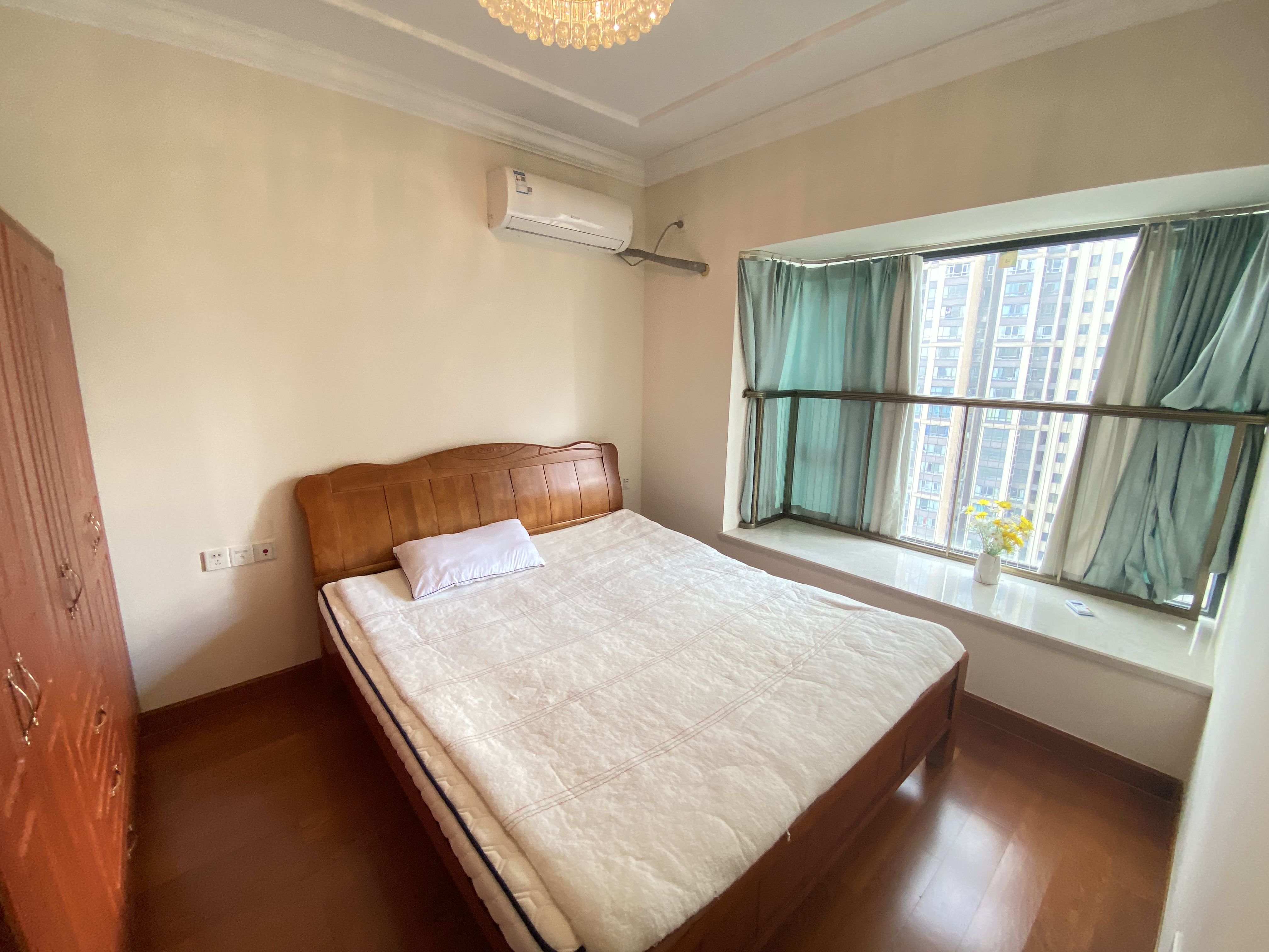 恒大华府  3室2厅1卫    75.8万 恒大华府  3室2厅1卫    75.8万室内图