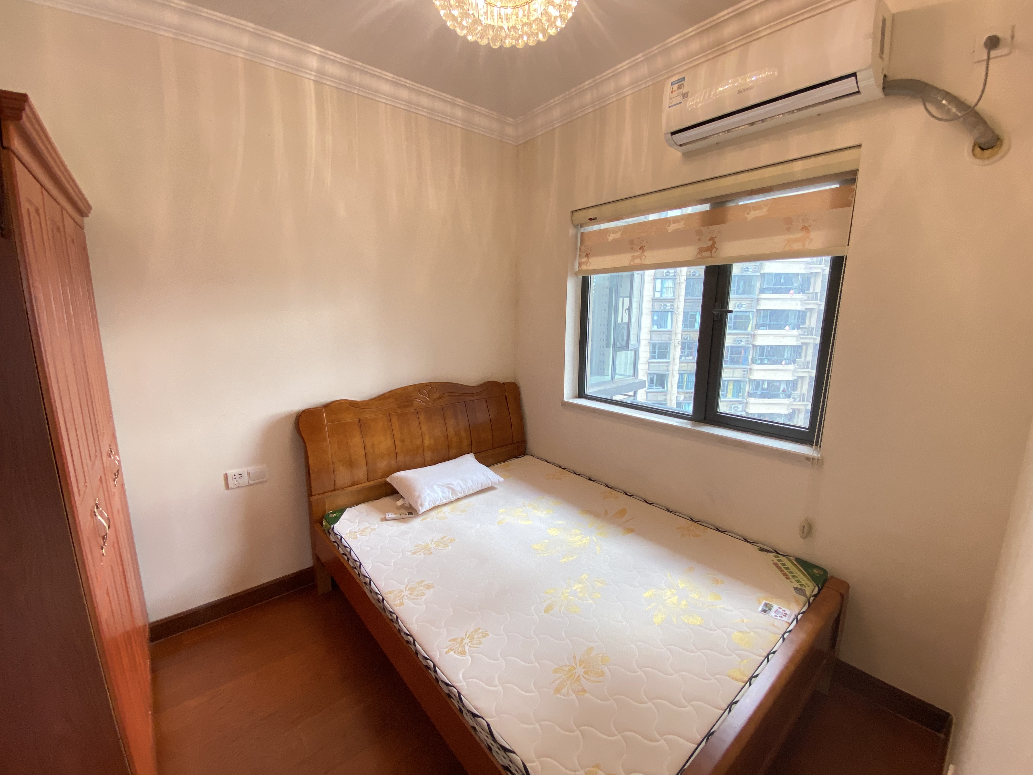 恒大华府  3室2厅1卫    75.8万 恒大华府  3室2厅1卫    75.8万室内图