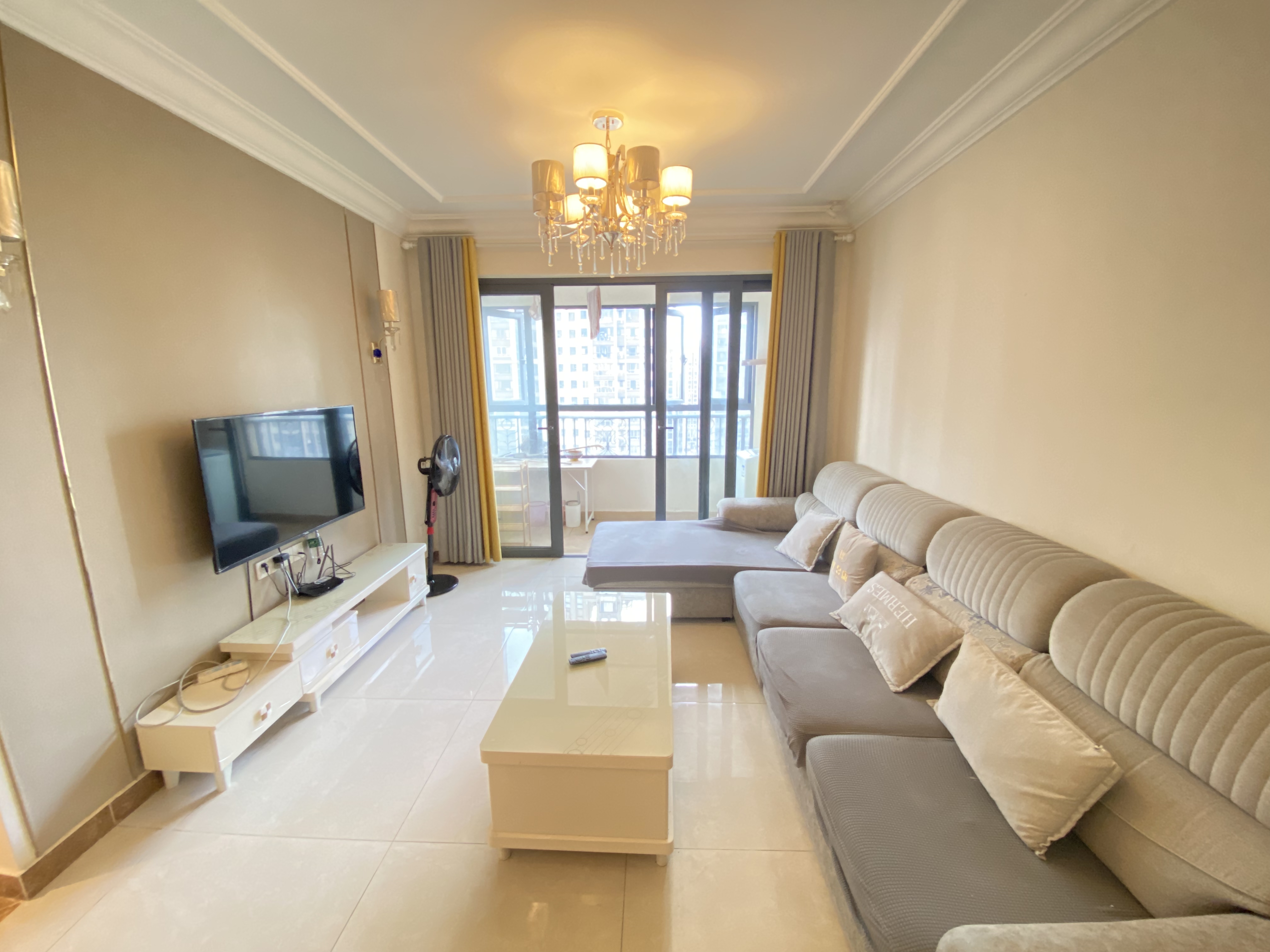 恒大华府  3室2厅1卫    75.8万 恒大华府  3室2厅1卫    75.8万室内图