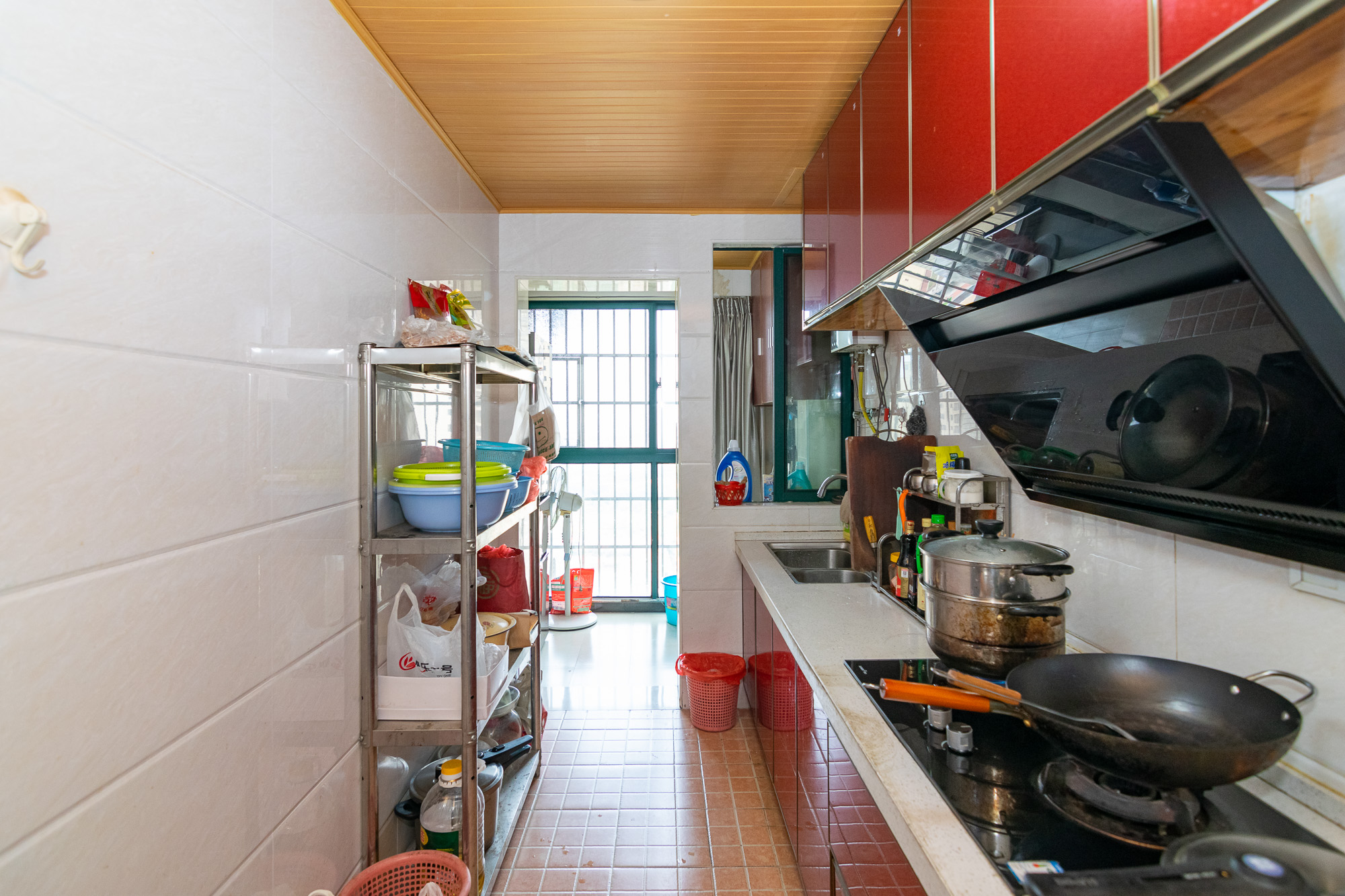 红建滨水铭城  3室2厅2卫    61.8万 红建滨水铭城  3室2厅2卫    61.8万厨房