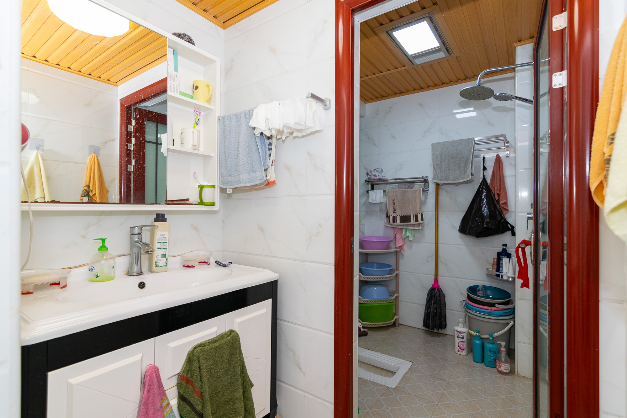 红建滨水铭城  3室2厅2卫    61.8万 红建滨水铭城  3室2厅2卫    61.8万卫生间