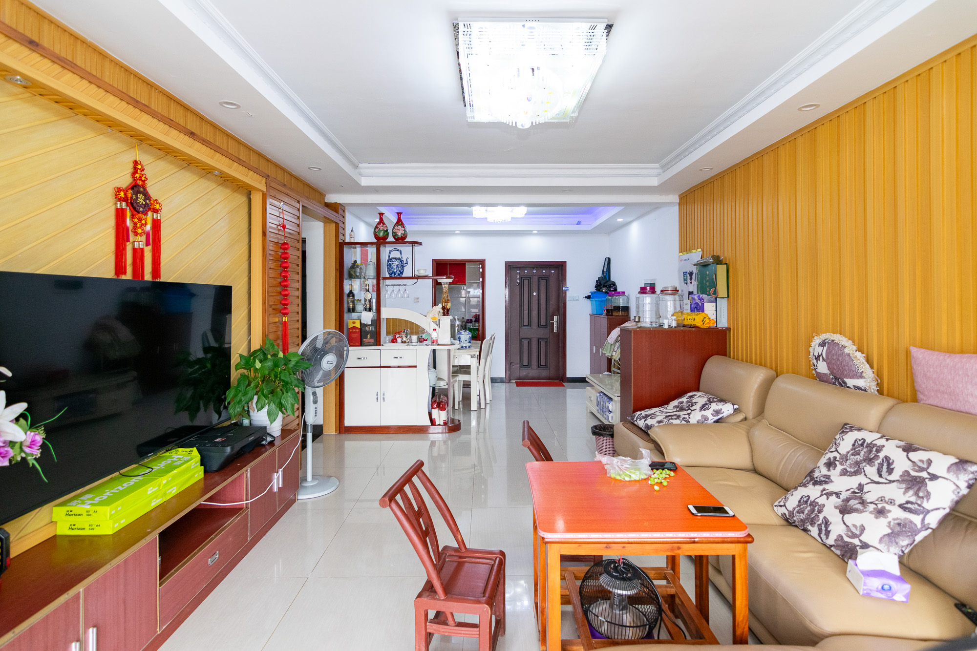 红建滨水铭城  3室2厅2卫    61.8万 红建滨水铭城  3室2厅2卫    61.8万客厅