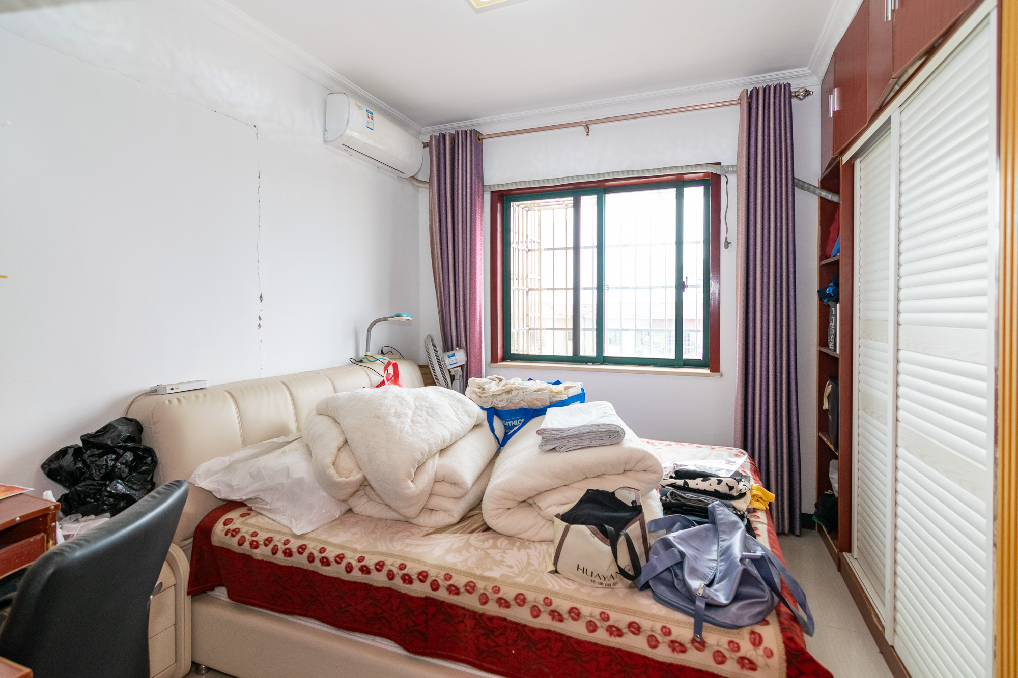 红建滨水铭城  3室2厅2卫    61.8万 红建滨水铭城  3室2厅2卫    61.8万卧室