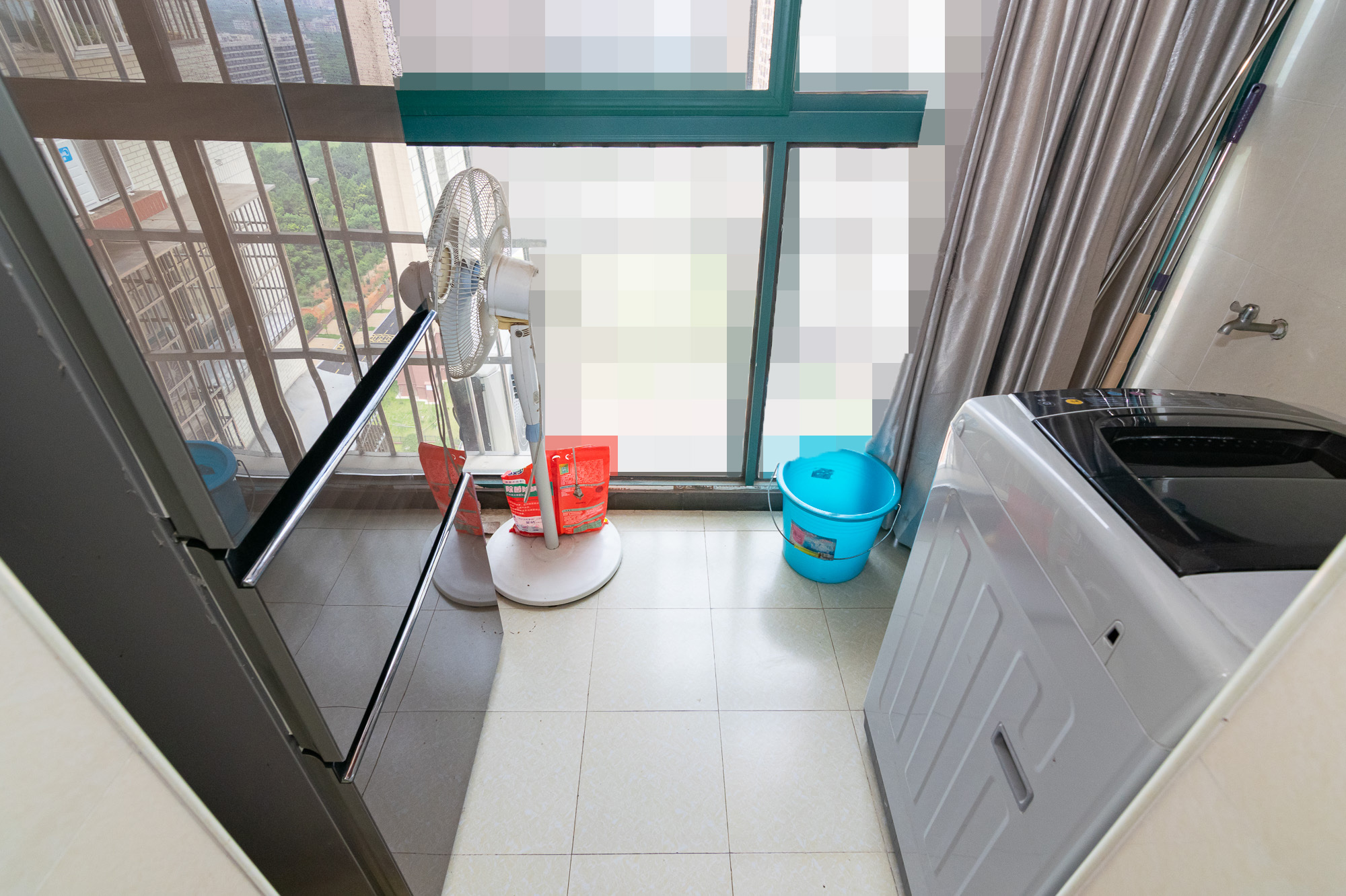 红建滨水铭城  3室2厅2卫    61.8万 红建滨水铭城  3室2厅2卫    61.8万阳台