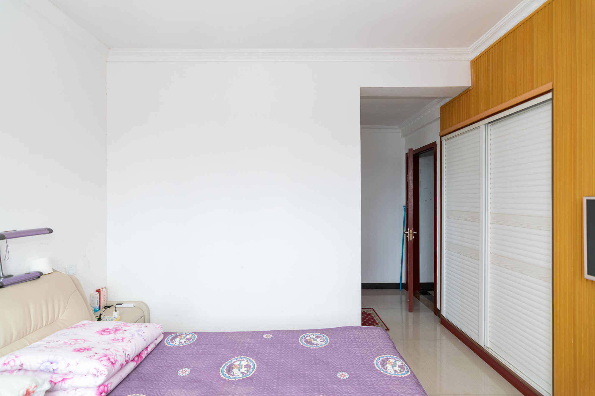 红建滨水铭城  3室2厅2卫    61.8万 红建滨水铭城  3室2厅2卫    61.8万卧室