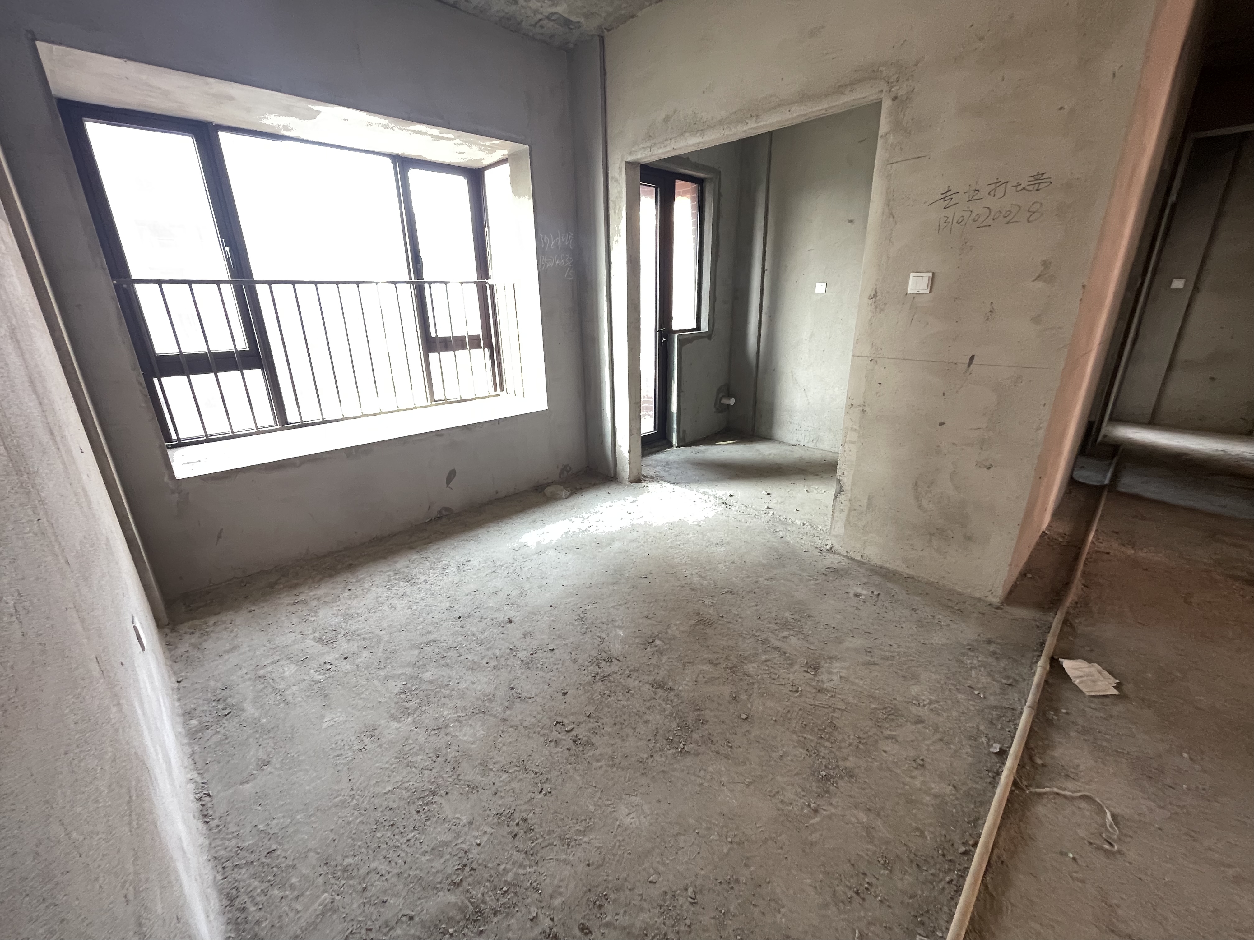 翡翠公园(北大资源) 4室2厅2卫 66.0万 翡翠公园(北大资源) 4室2厅2卫 66.0万室内图