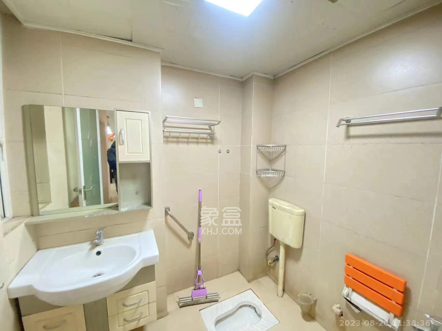 鄱阳小区  3室2厅2卫   1800.00元/月室内图