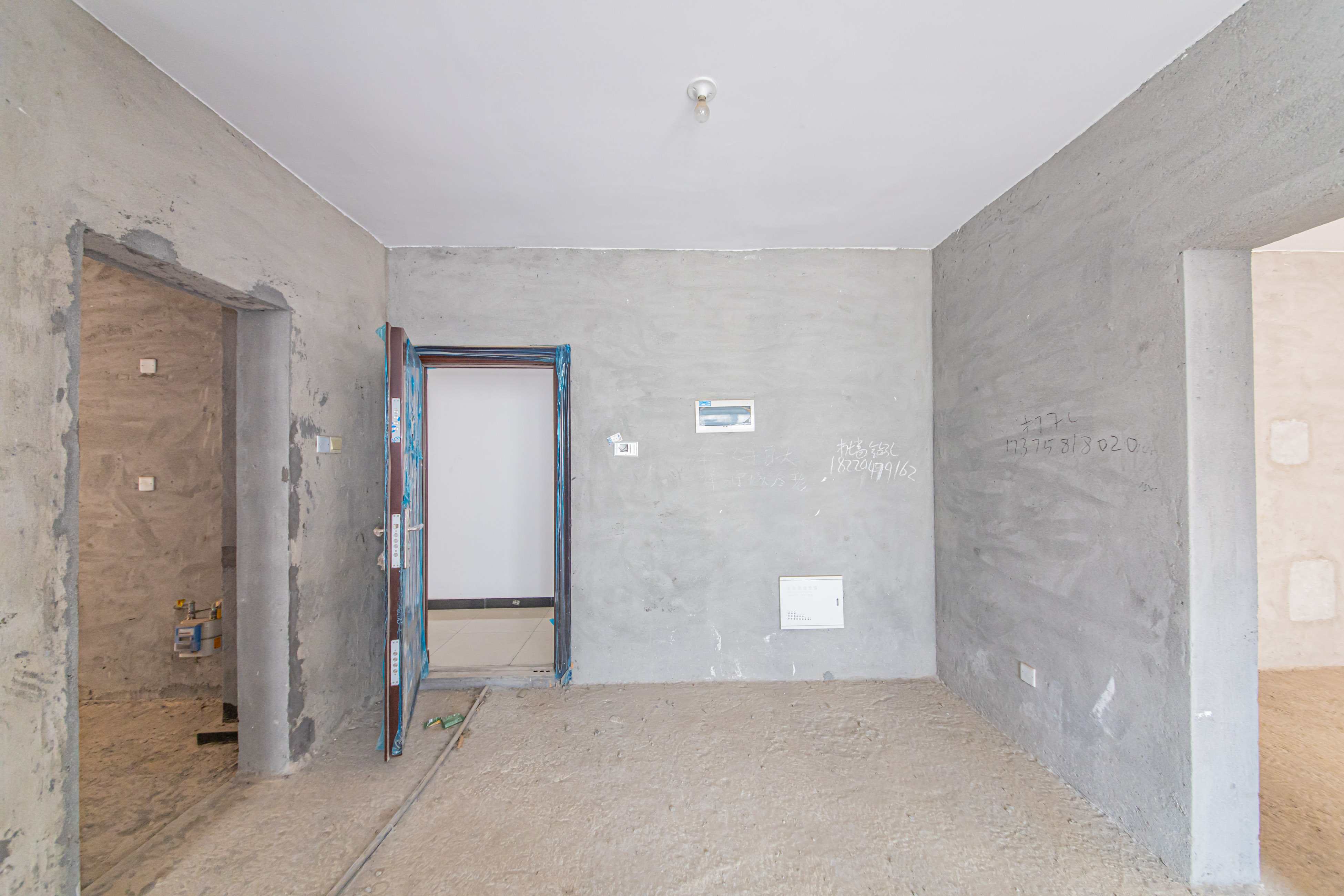 安泰嘉园(湘府邻伴) 2室2厅1卫 68.0万 安泰嘉园(湘府邻伴) 2室2厅1卫 68.0万客厅