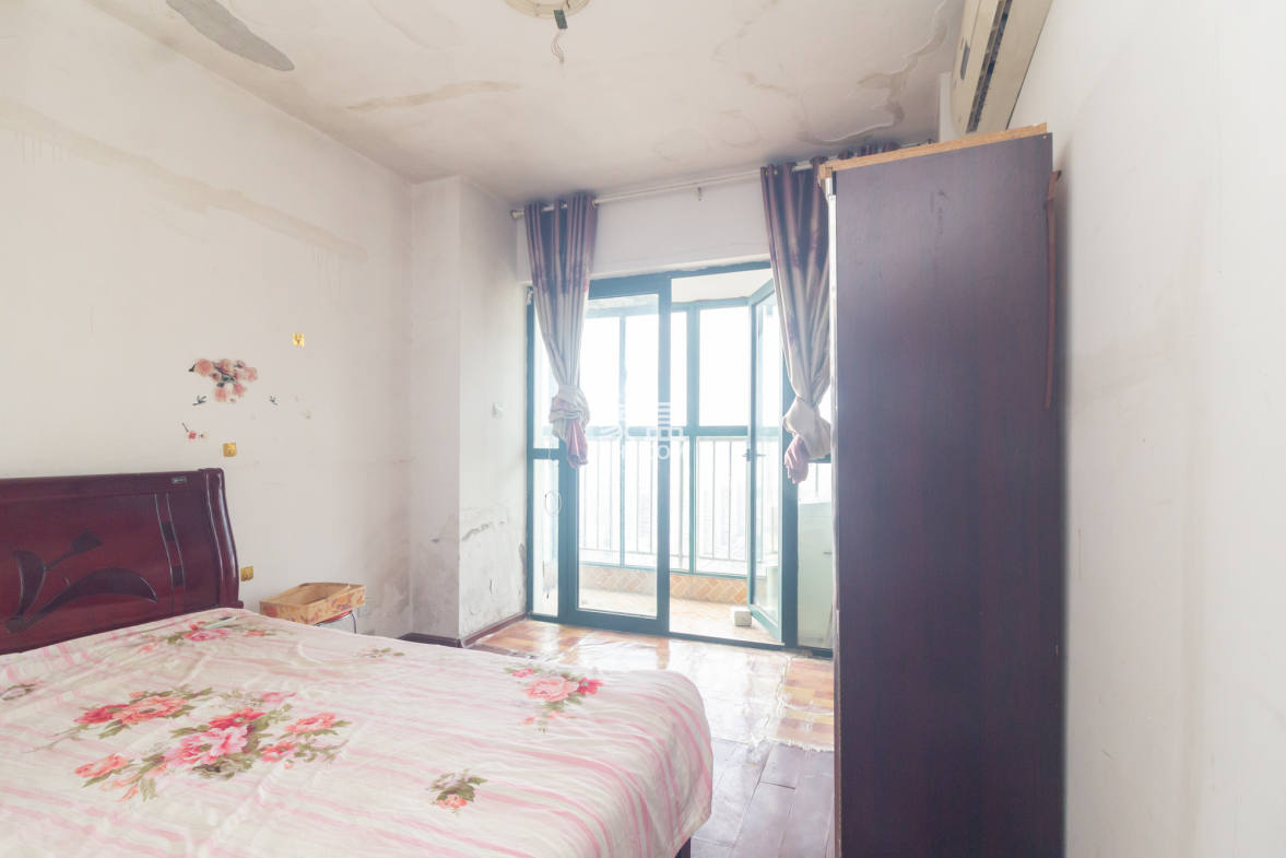 华天LOHO小镇 1室1厅1卫 39.0万 华天LOHO小镇 1室1厅1卫 39.0万卧室