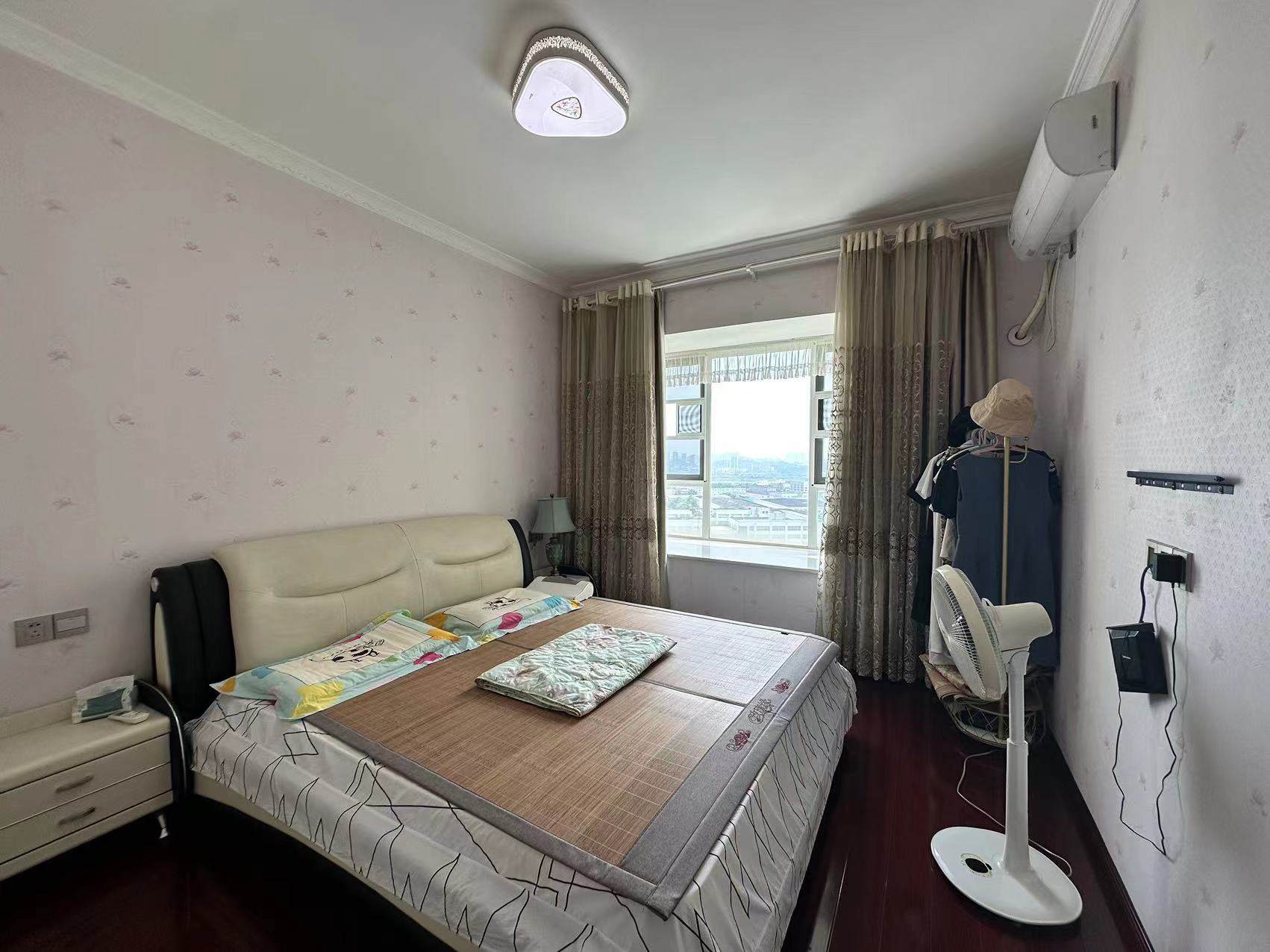 康馨佳园 4室2厅2卫 88.0万 康馨佳园 4室2厅2卫 88.0万室内图