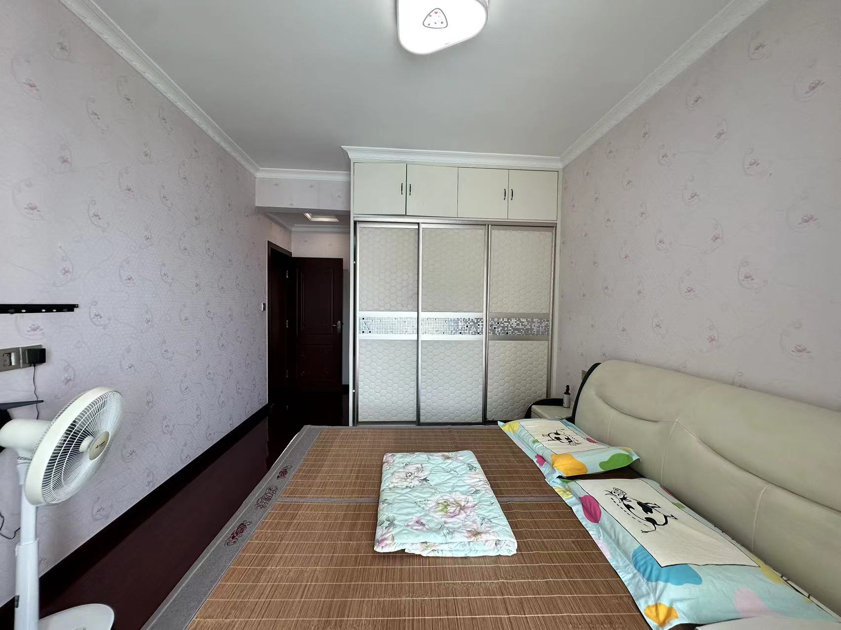 康馨佳园 4室2厅2卫 88.0万 康馨佳园 4室2厅2卫 88.0万室内图