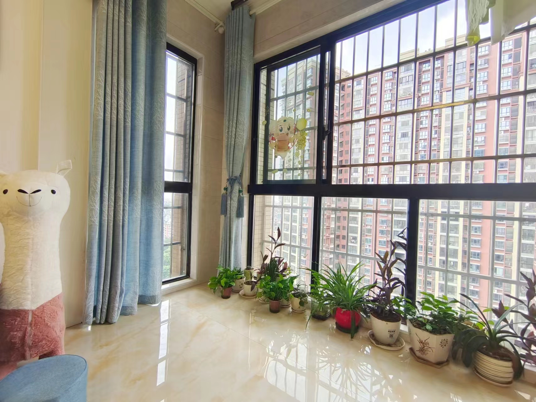港九湾(巴陵东郡小区)  3室2厅2卫   1900.00元/月室内图