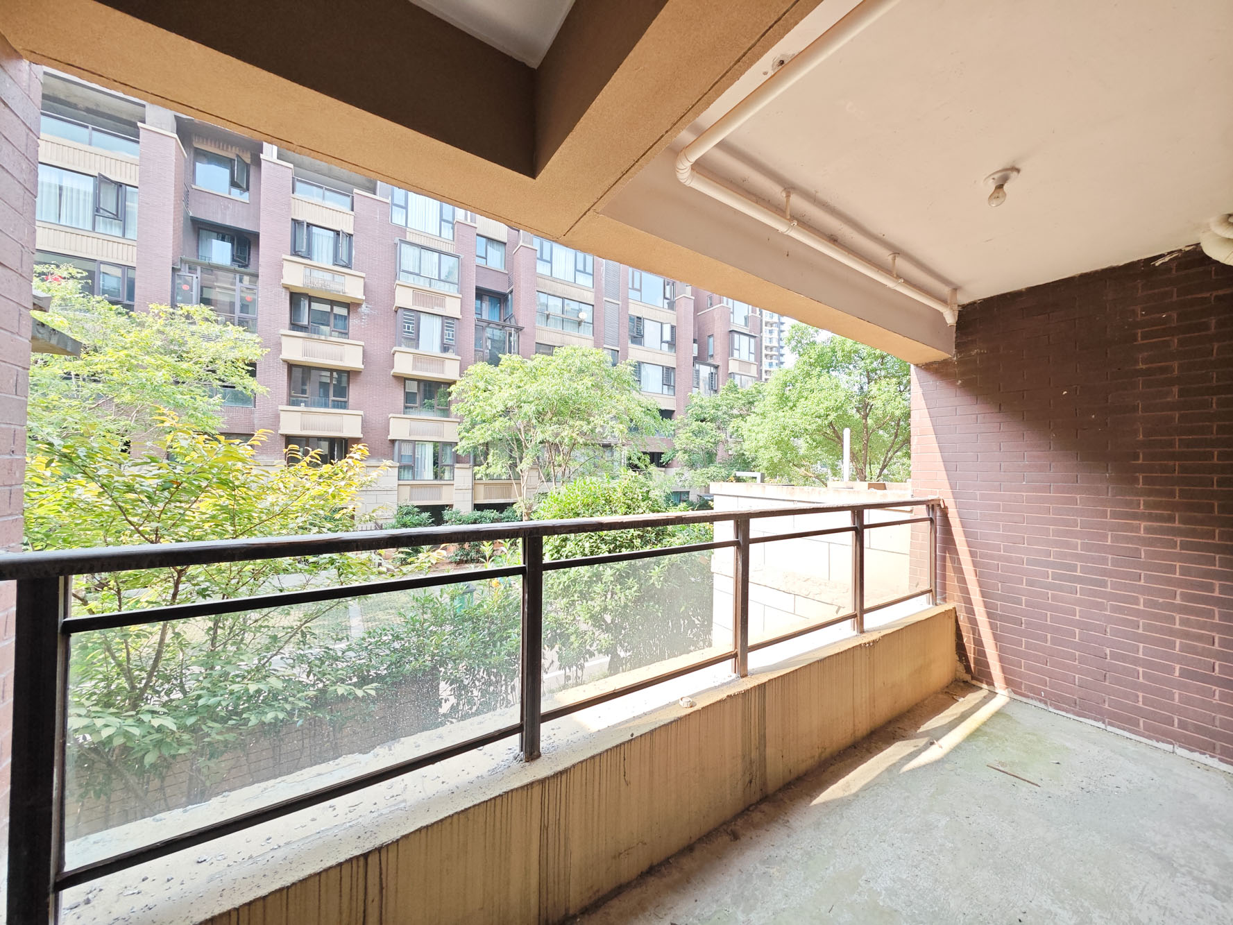保利城（中航城国际社区、郡原美村）  4室2厅2卫   162.00万阳台