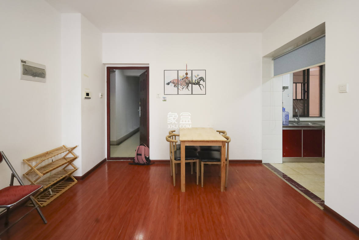 联晟大厦  3室2厅2卫    158.0万 联晟大厦  3室2厅2卫    158.0万客厅