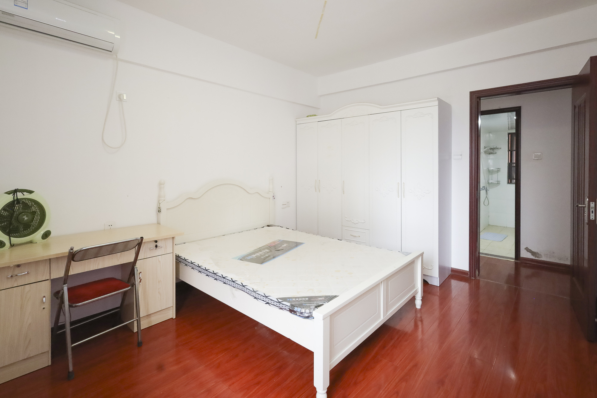 联晟大厦  3室2厅2卫    158.0万卧室