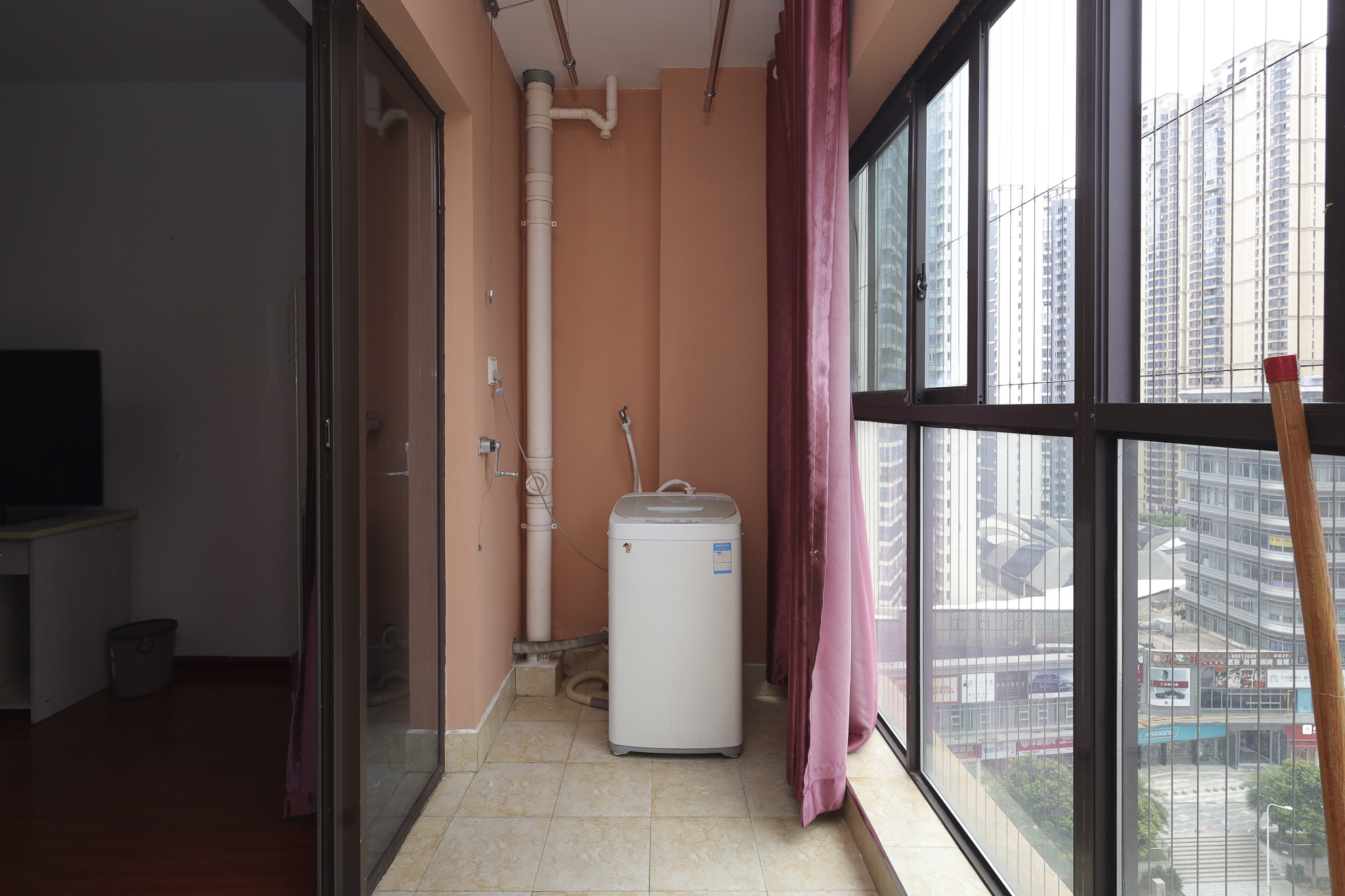 联晟大厦  3室2厅2卫    158.0万阳台