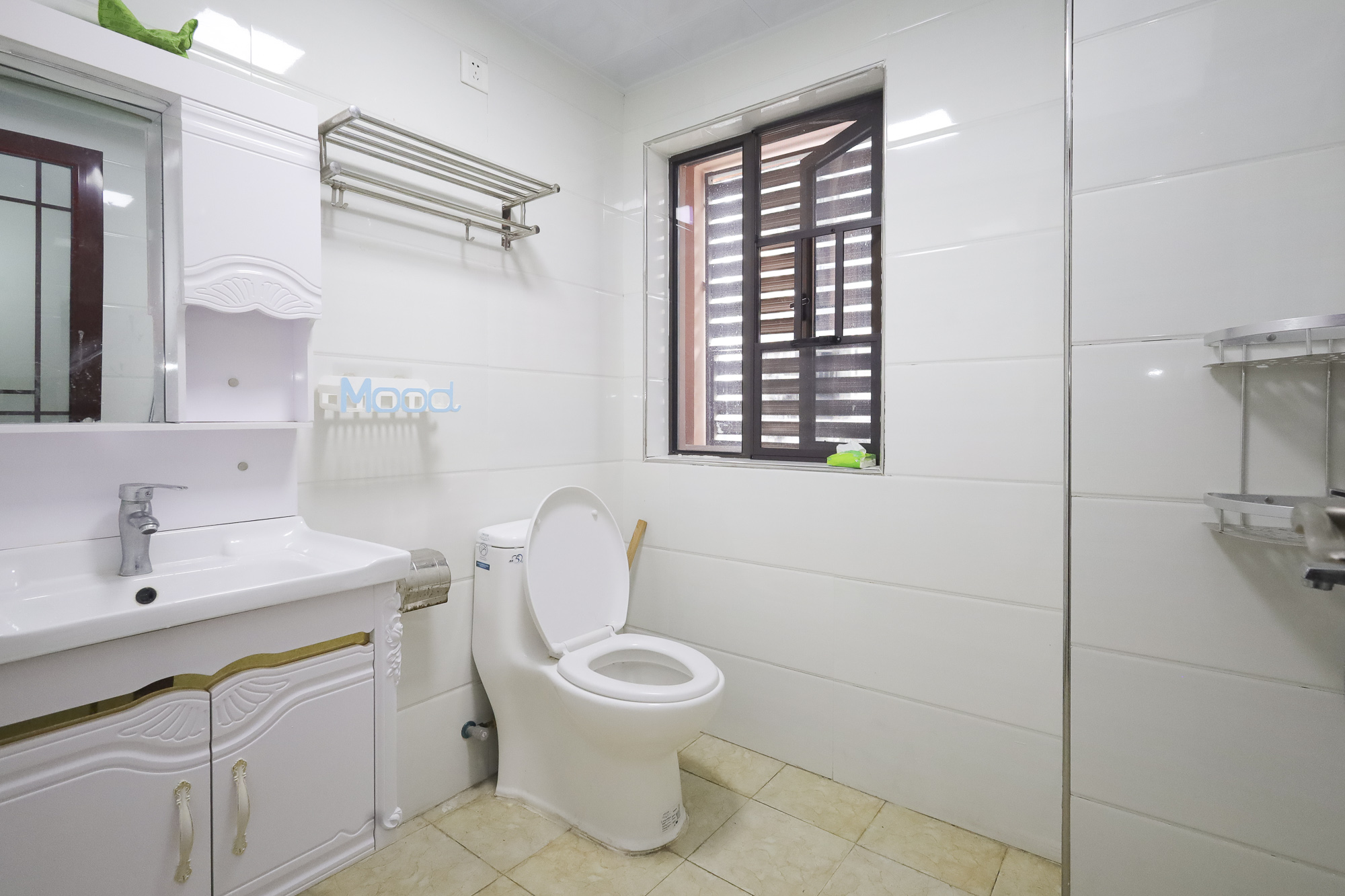 联晟大厦  3室2厅2卫    158.0万卫生间