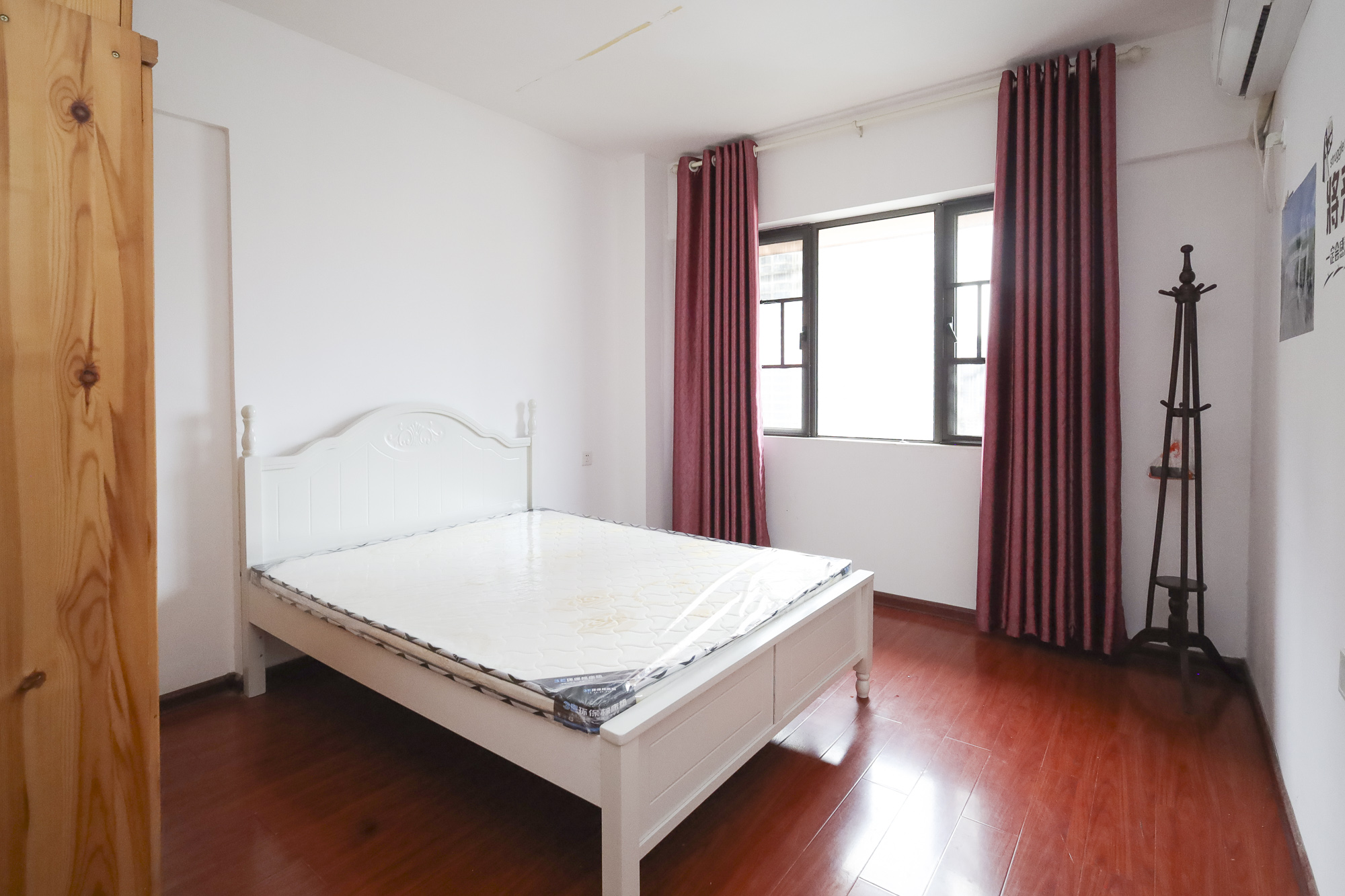 联晟大厦  3室2厅2卫    158.0万卧室